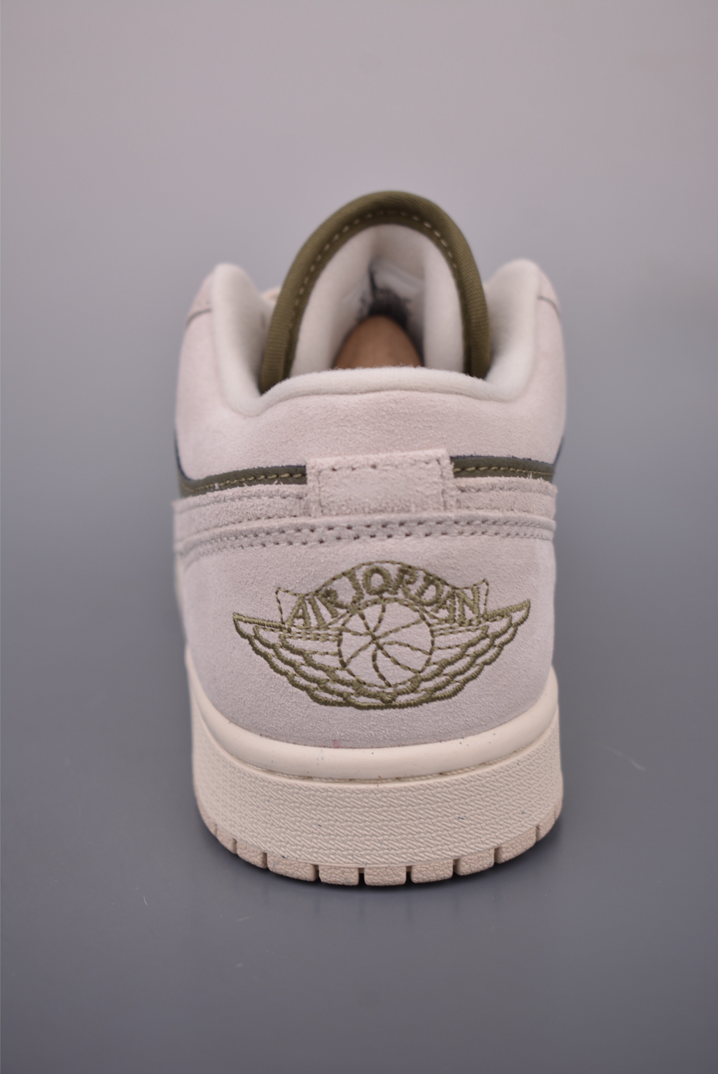 原装裸鞋级 市面最高工艺产物 Air Jordan 1 Low白绿 HV4089-201-High Quatity Cheap Brand wholesale wholesaler seller Clothes Bags handbags Sneakers Top Fashion Clothing Shoes from China Factory Chinese suppliers best Quality Beautiful Price 原装裸鞋级 市面最高工艺产物 Air Jordan 1 Low白绿 HV4089-201