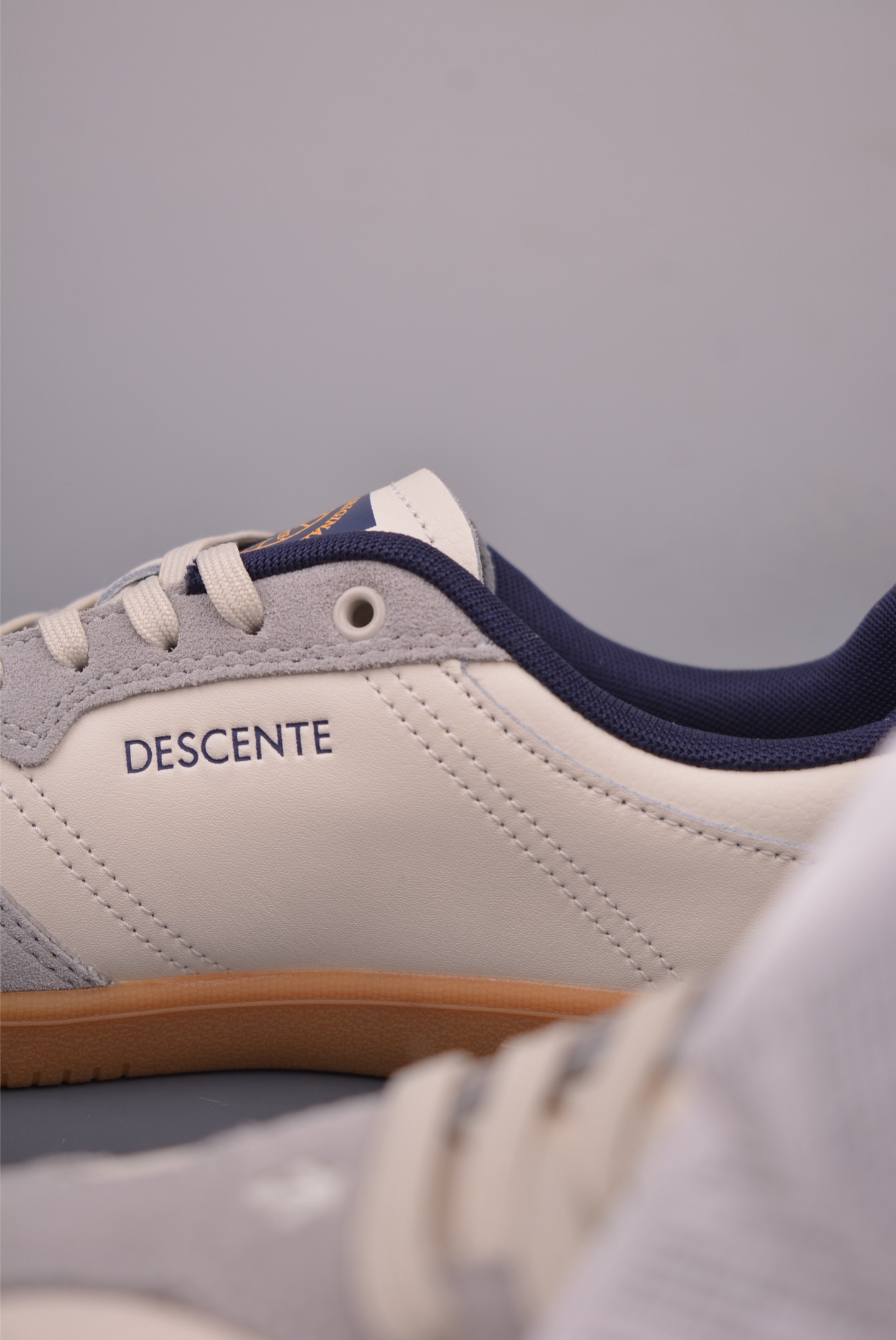 Descente EDGE COURT RETRO Fashion Sneakers, Leather Upper, Retro Style 8 i1760855595371 8405 0 7