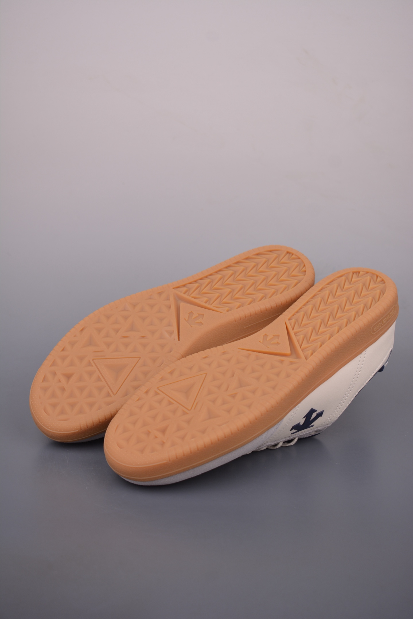 Descente EDGE COURT RETRO Fashion Sneakers, Leather Upper, Retro Style 3 i1760855597666 9462 0 2