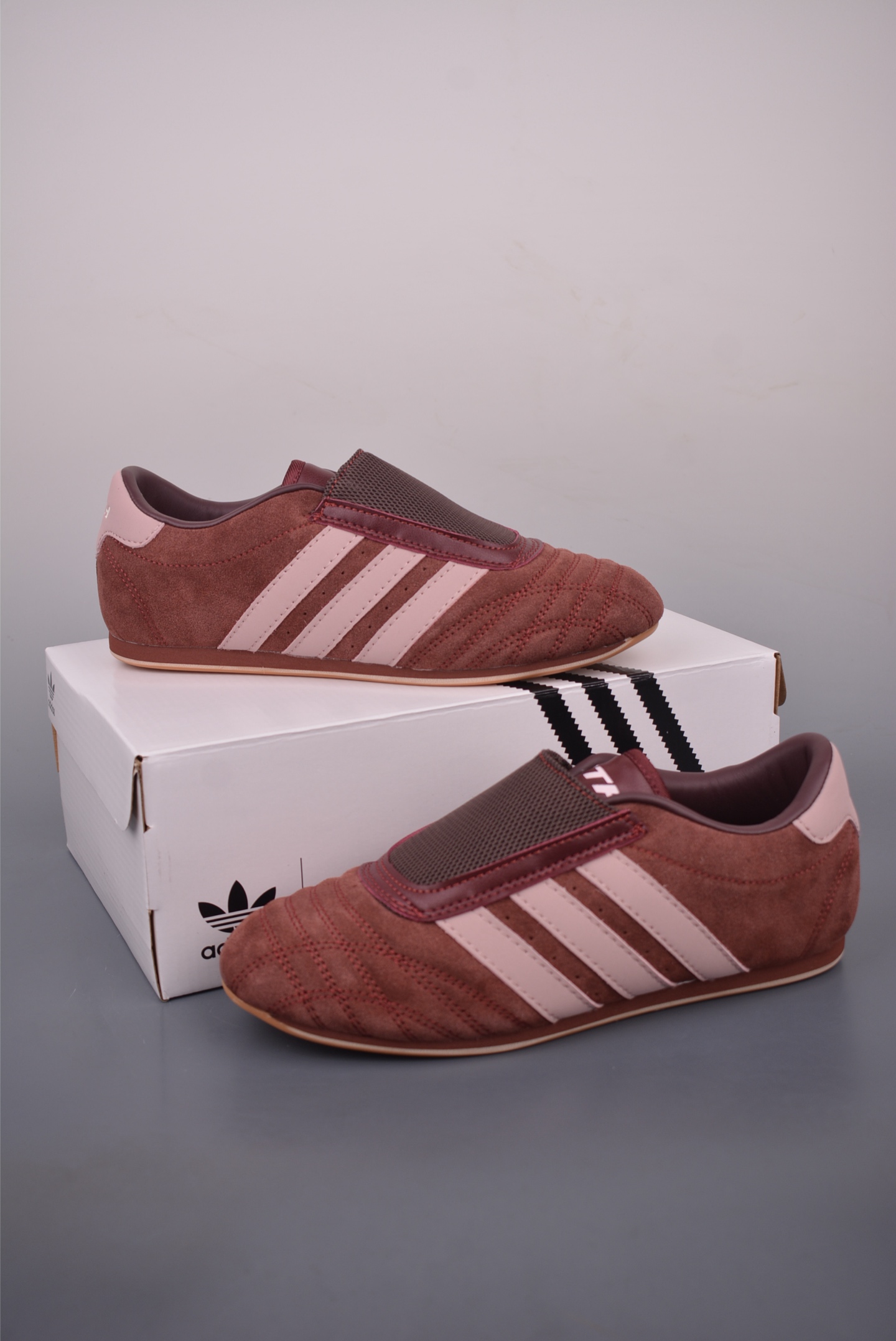 Adidas Originals Taekwondo Low Slip-On Sneakers - Classic Retro Design 6 i1760862473716 4238 0 4