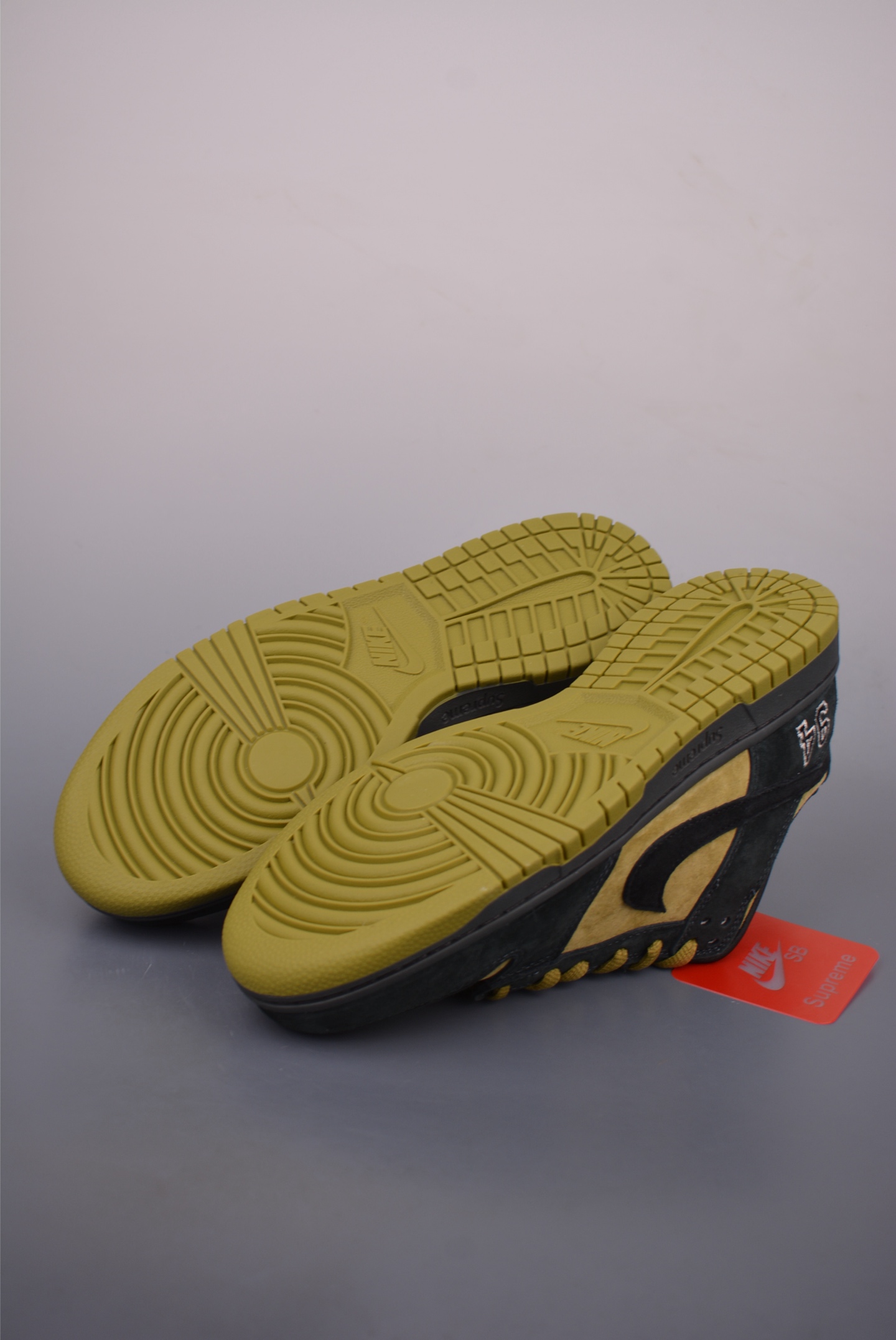 Nike SB Dunk Low '94 Supreme' Black/Gold Sneakers Size 40-47.5 HQ8487 3 i1760863959881 4893 0 2