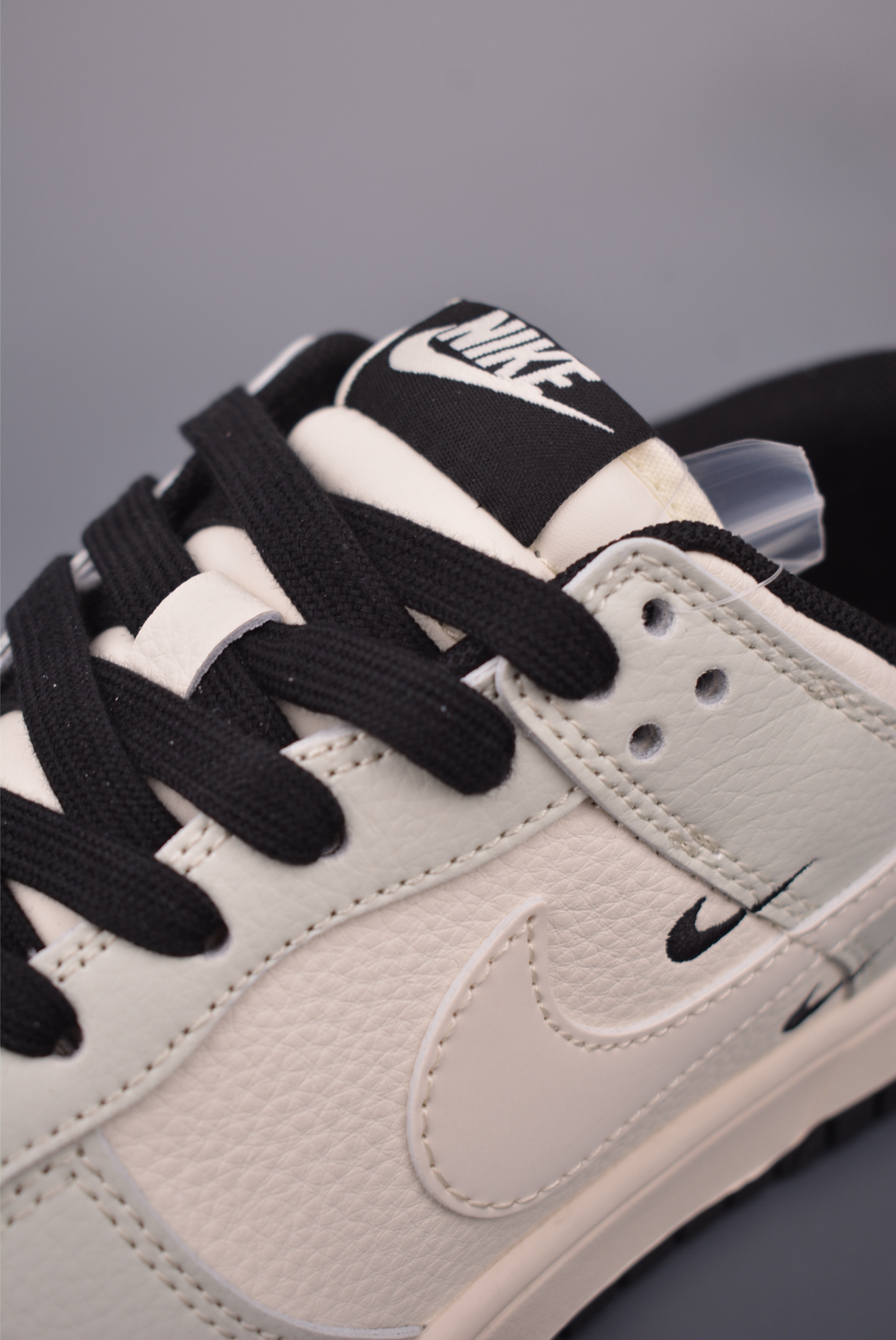 Nike SB Dunk Low White, Gray, and Black - Premium Comfort and Style 8 i1760864022511 5013 0 6
