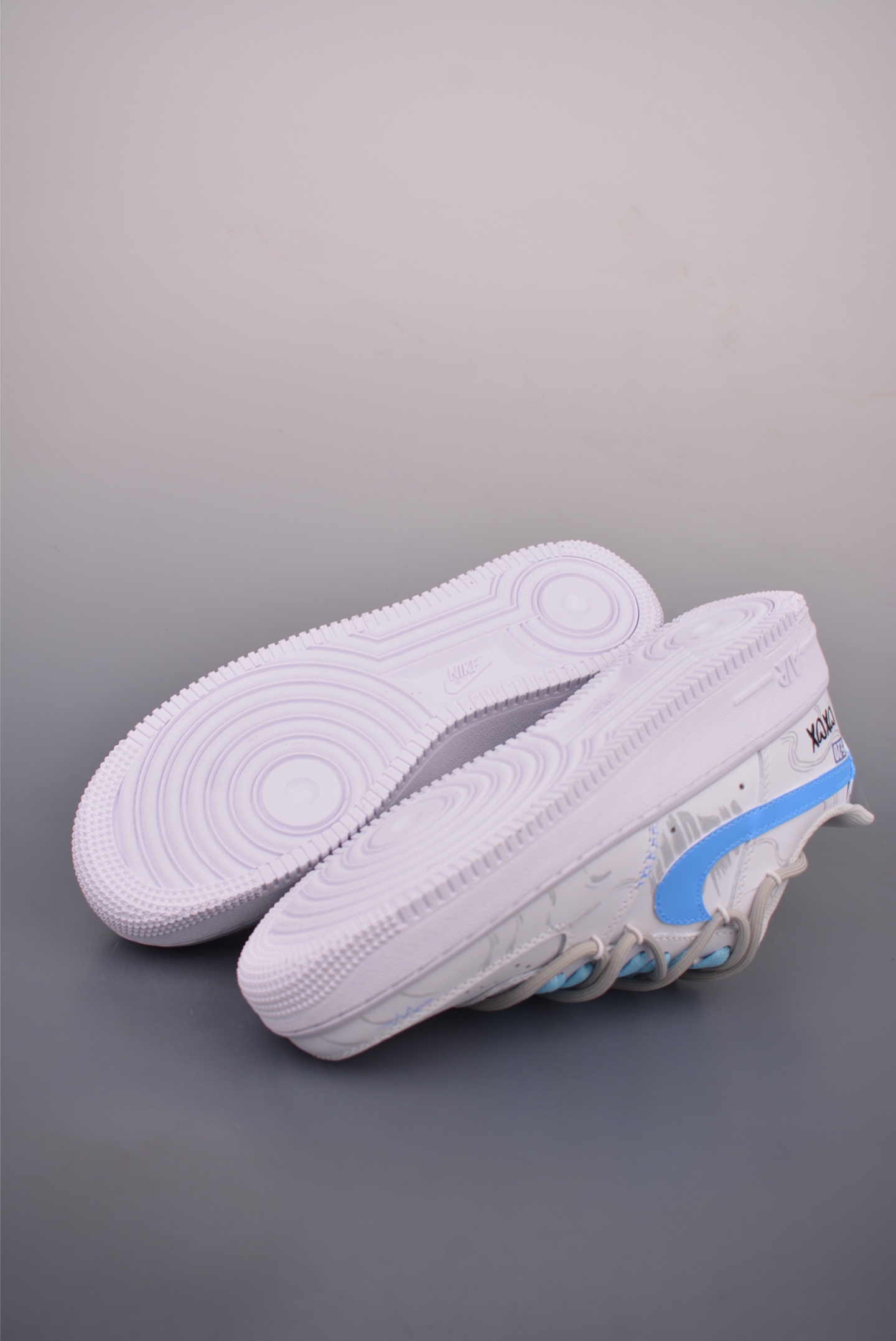 Nike Air Force 1 Low 'Valentine's Day' Mismatched Sneakers 4 i1760915745100 9248 0 2