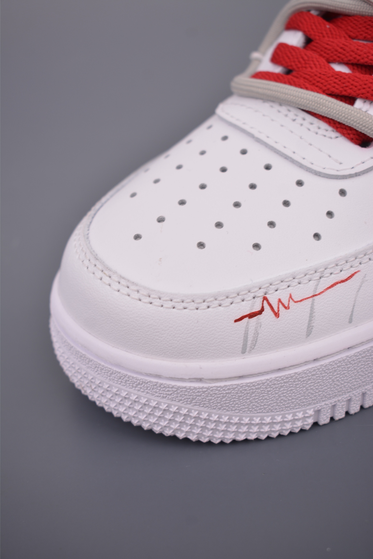 Nike Air Force 1 Low 'Valentine's Day' Mismatched Sneakers 7 i1760915745103 5178 0 5