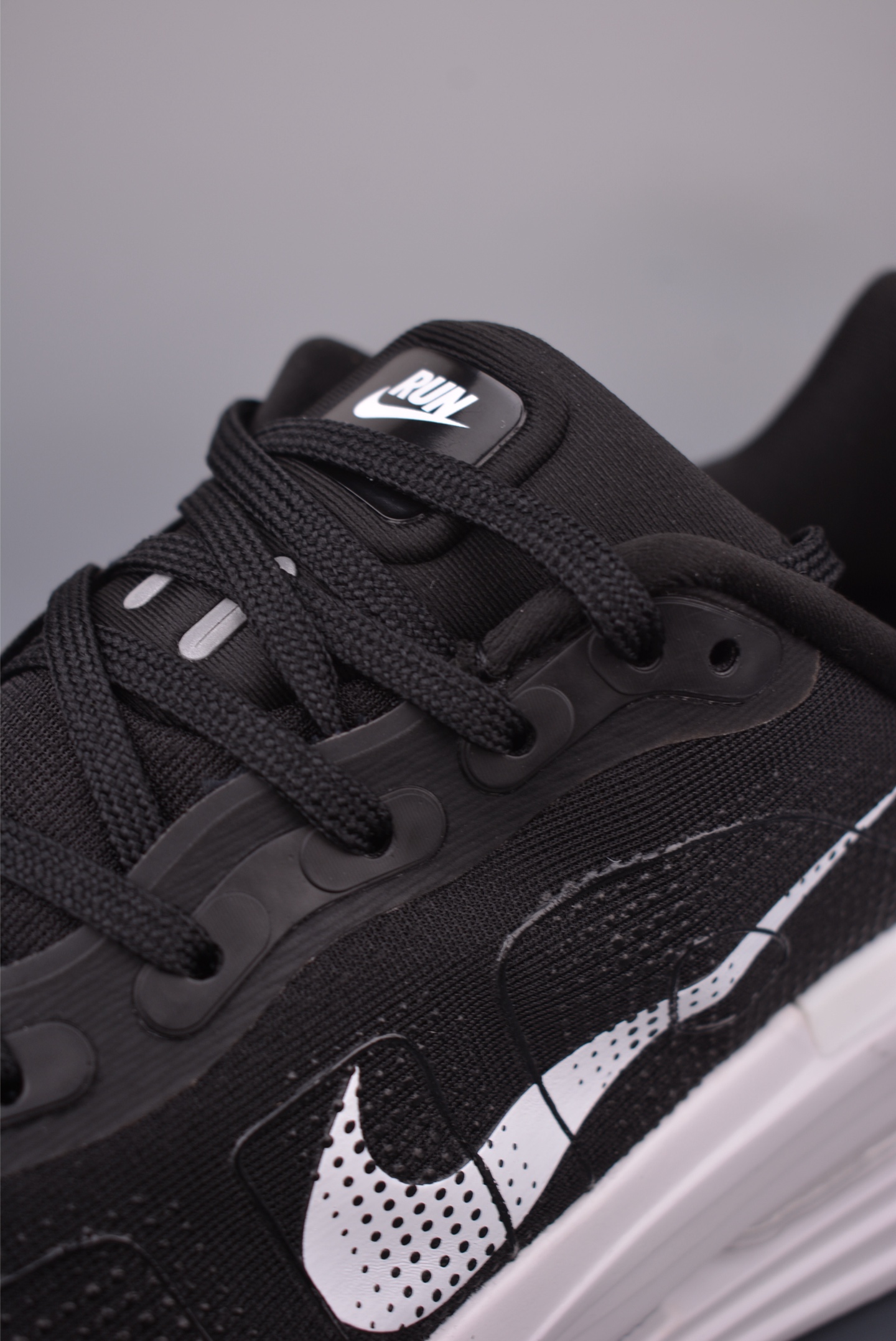 Nike Vomero Premium Air Cushion Running Shoes - Comfortable & Durable 8 i1760918597407 2007 0 6