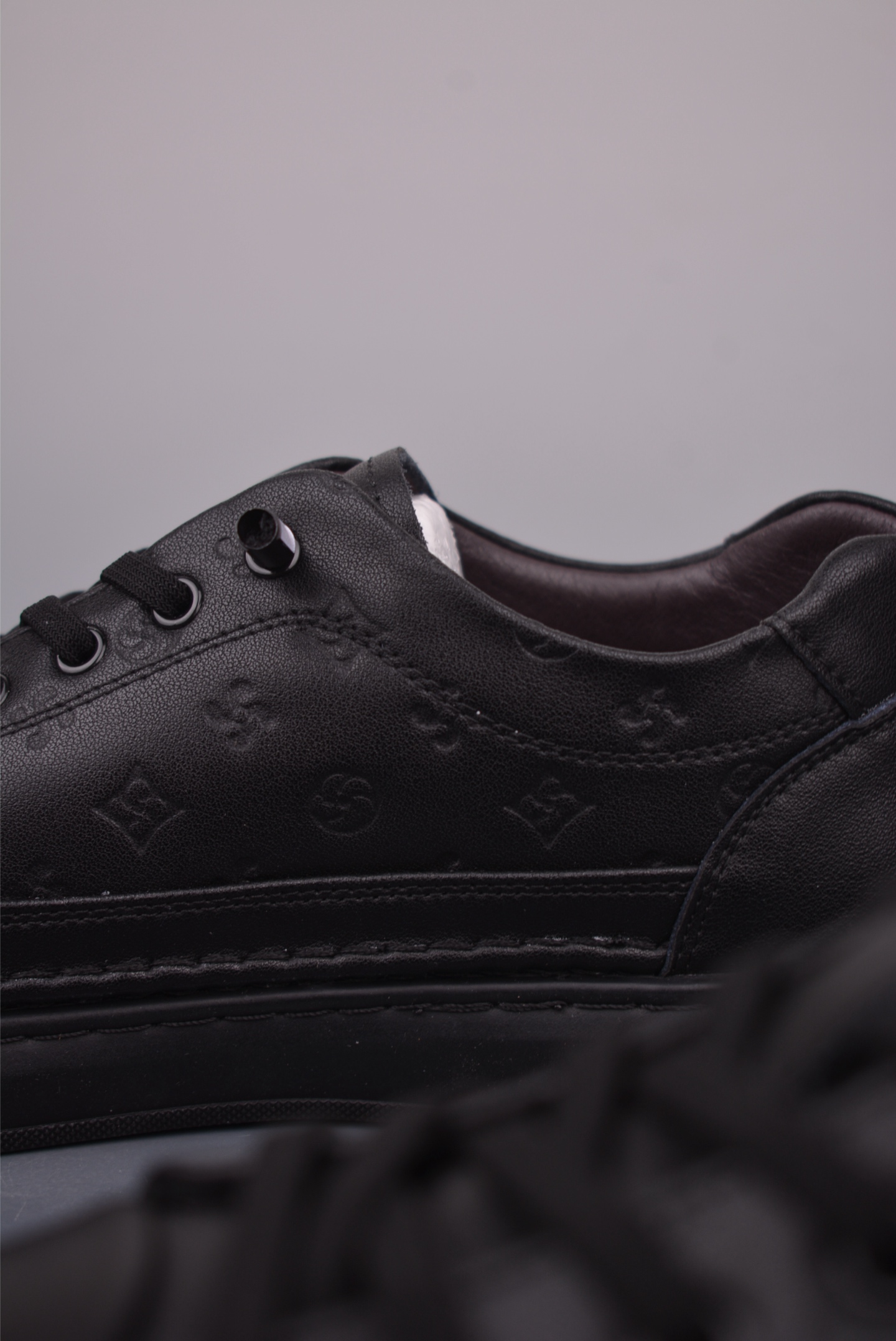 Gucci Men's Black Leather Sneakers with Geometric Pattern - Stylish & Comfortable 8 i1760948429338 7486 0 7