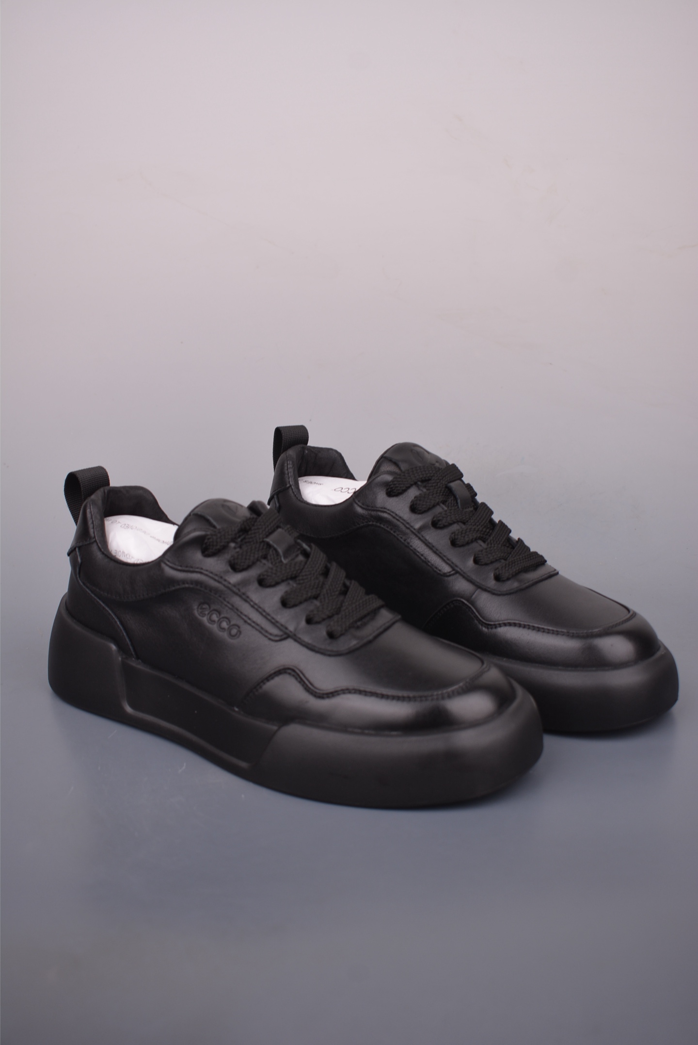 ECCO Men's Street Retro Sneakers - Classic Leather Trainers for Everyday Style
