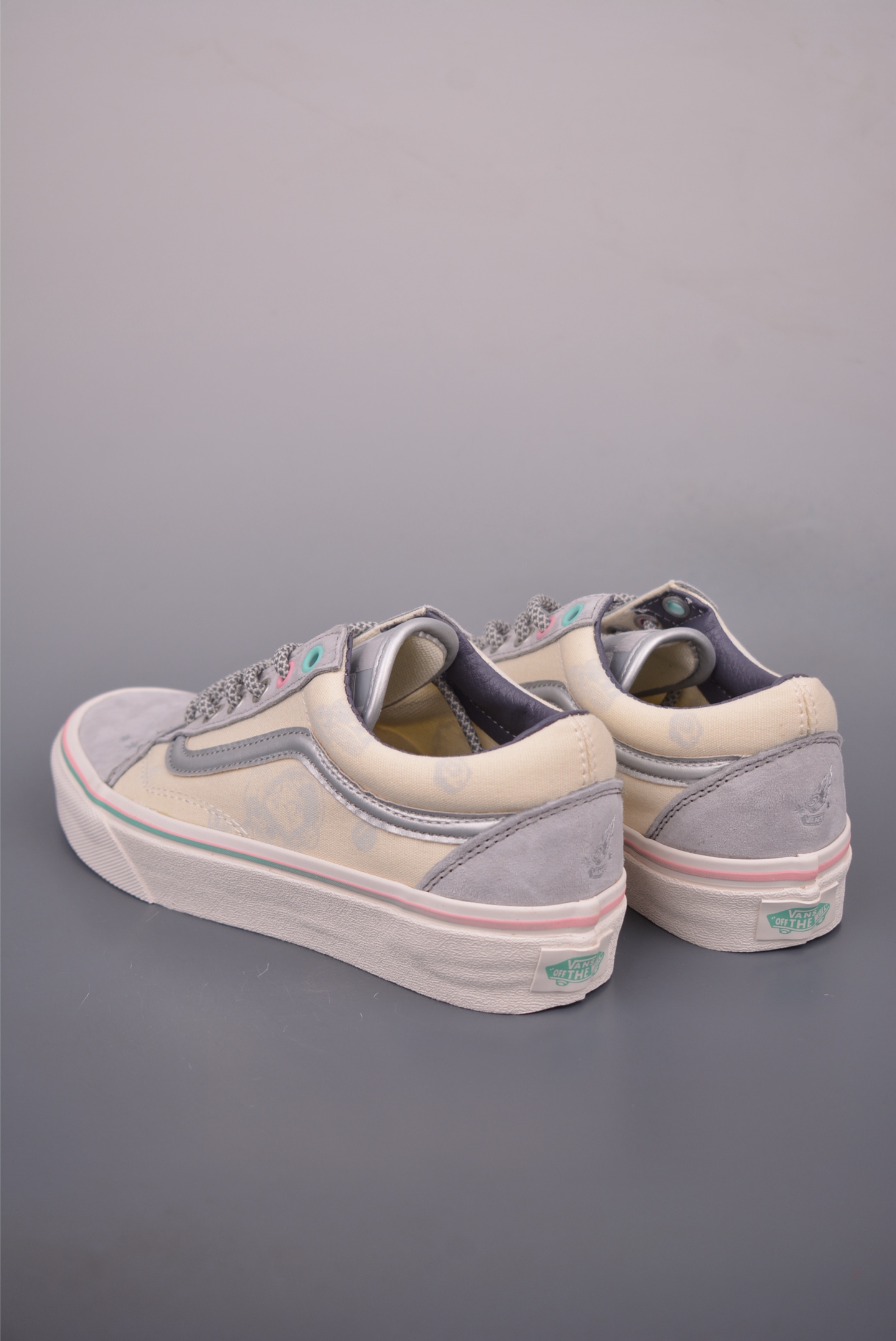 POP MART x Vans SPACE MOLLY Old Skool Low Top Sneakers 3 i1760954329830 3568 0 1