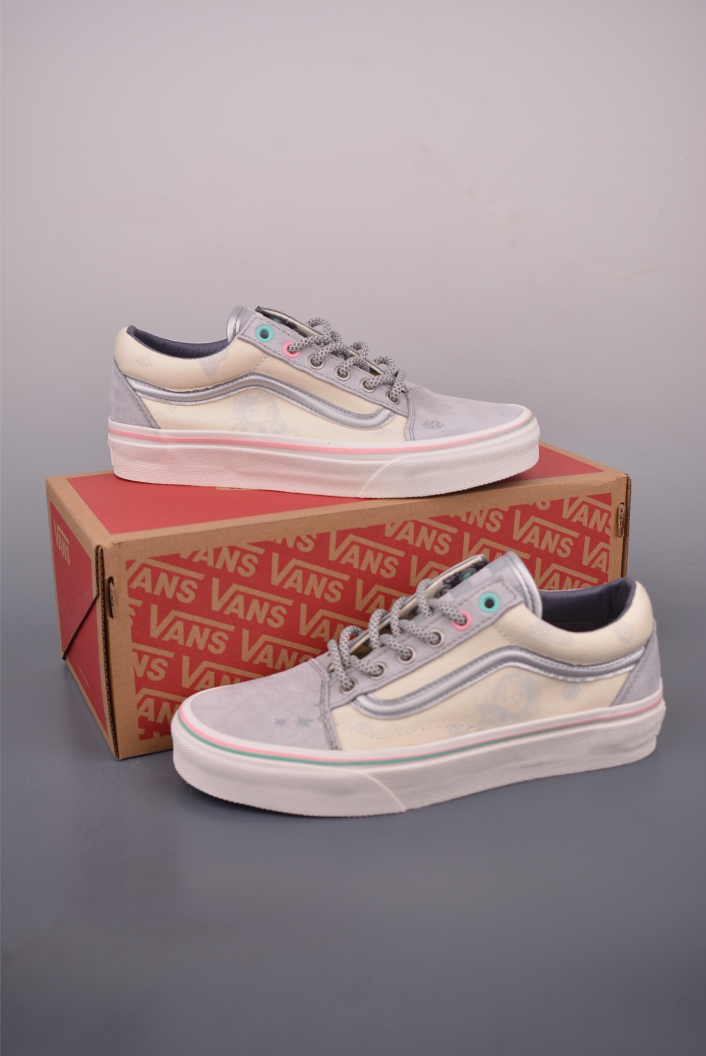 POP MART x Vans SPACE MOLLY Old Skool Low Top Sneakers 6 i1760954329835 9513 0 4