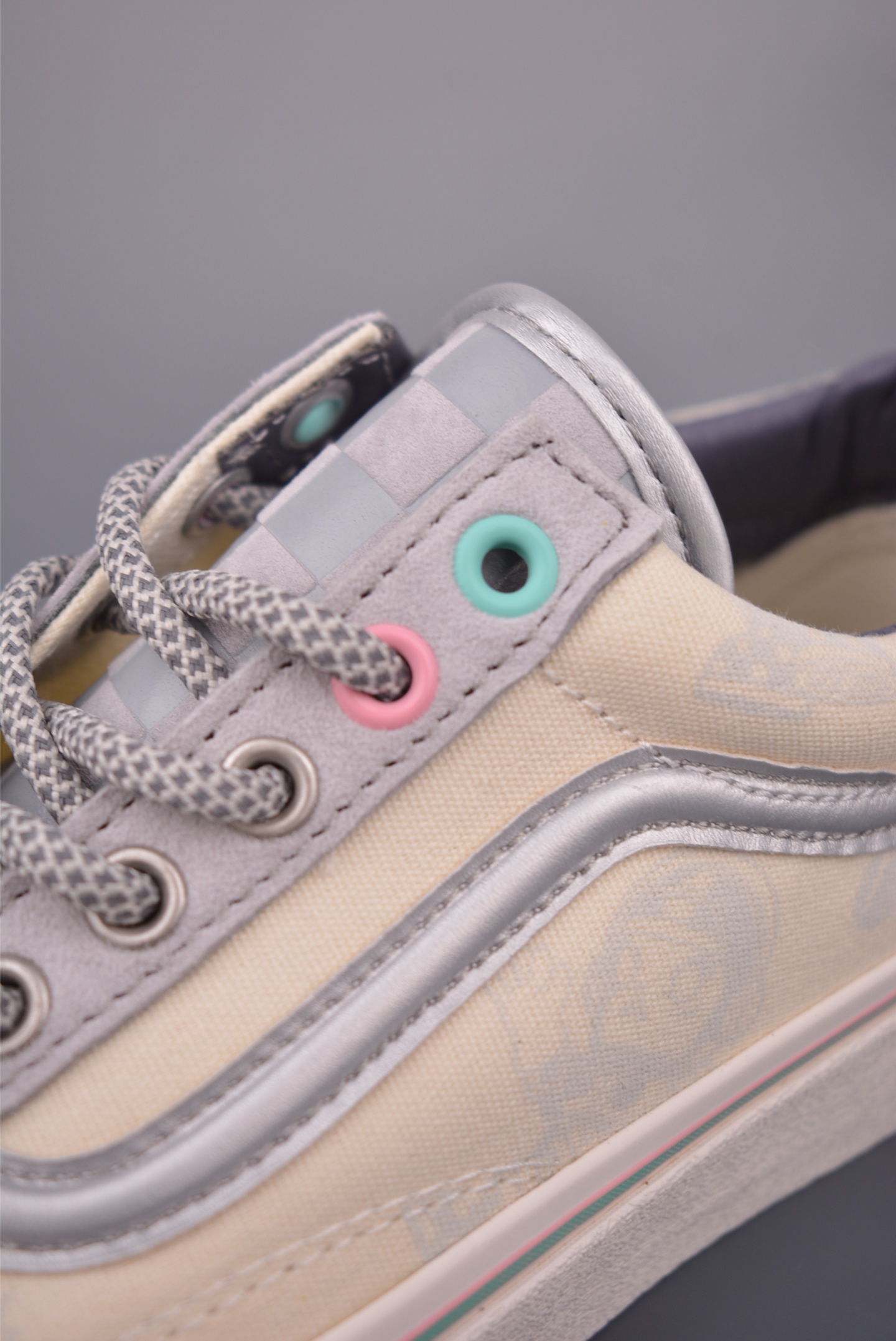 POP MART x Vans SPACE MOLLY Old Skool Low Top Sneakers 8 i1760954332182 9129 0 6