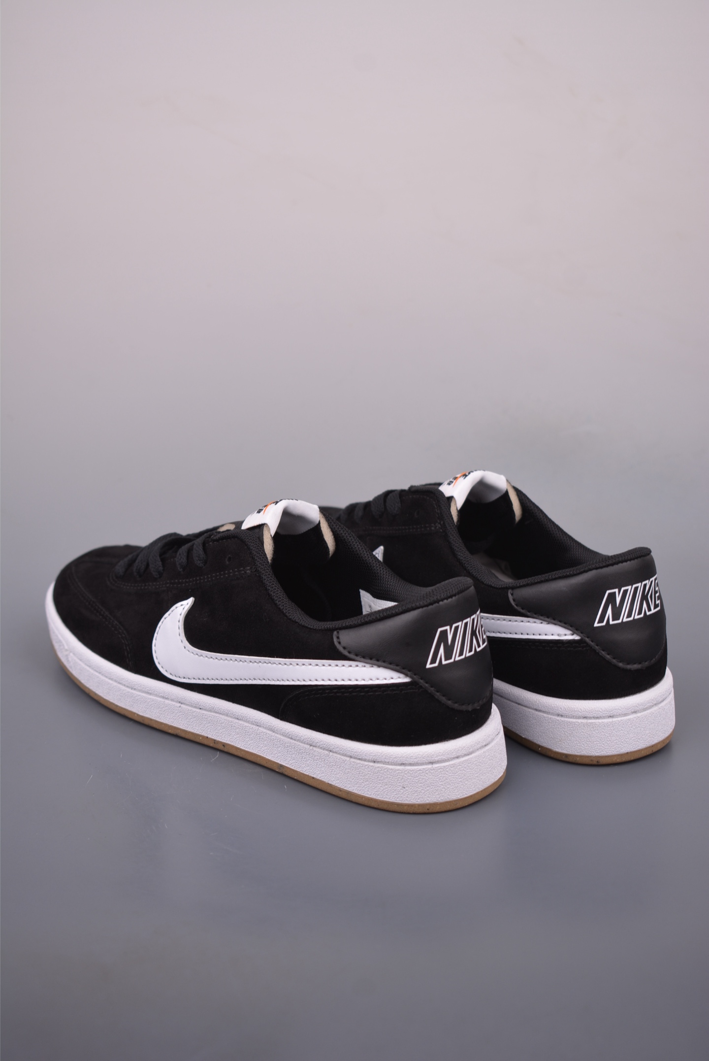 Nike SB FC Classic Black and White Skateboarding Shoes - Size 40 to 45 3 i1761038059404 352 0 1