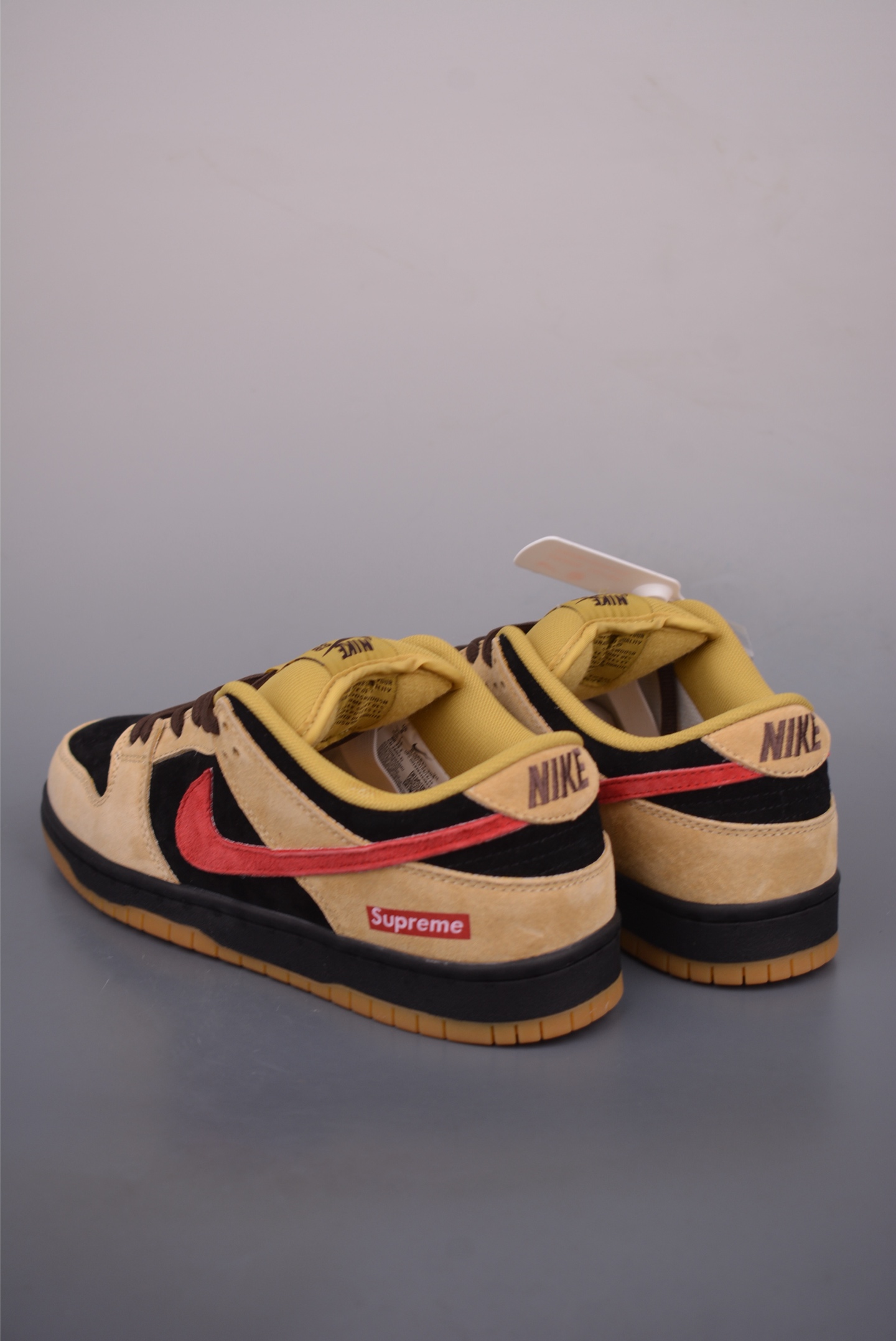 Nike SB Dunk Low Supreme Stars Black Mean Green DH3228-102 2 i1761041397628 9002 0 1