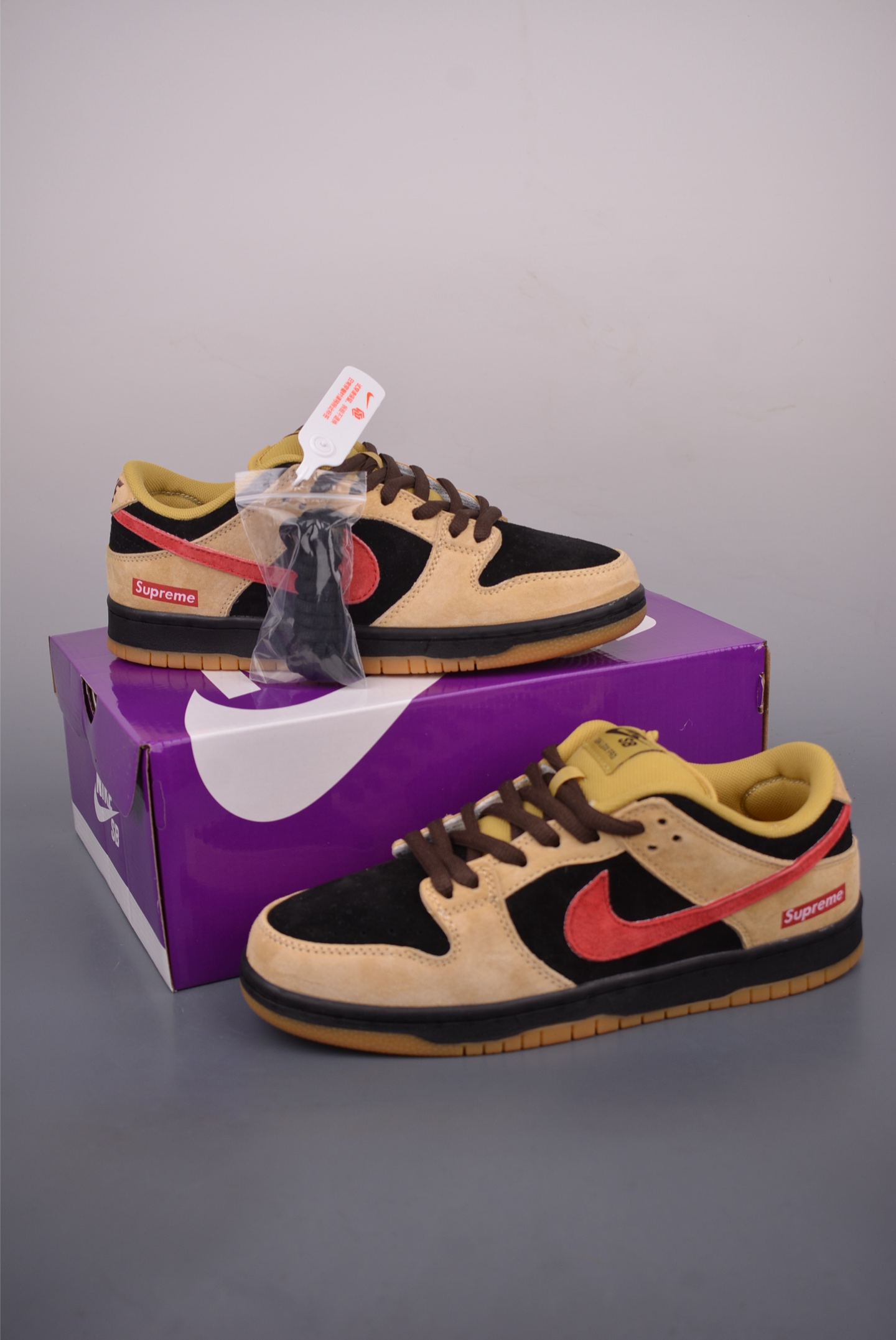 Nike SB Dunk Low Supreme Stars Black Mean Green DH3228-102 5 i1761041397630 5811 0 4