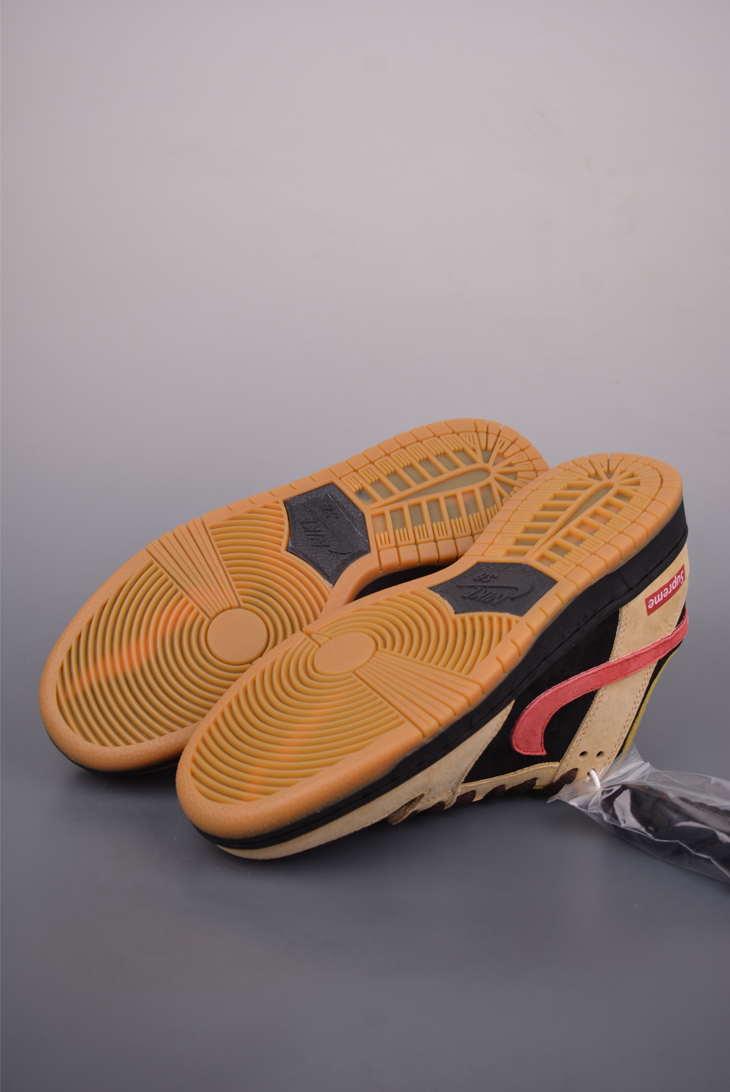 Nike SB Dunk Low Supreme Stars Black Mean Green DH3228-102 3 i1761041400143 4184 0 2