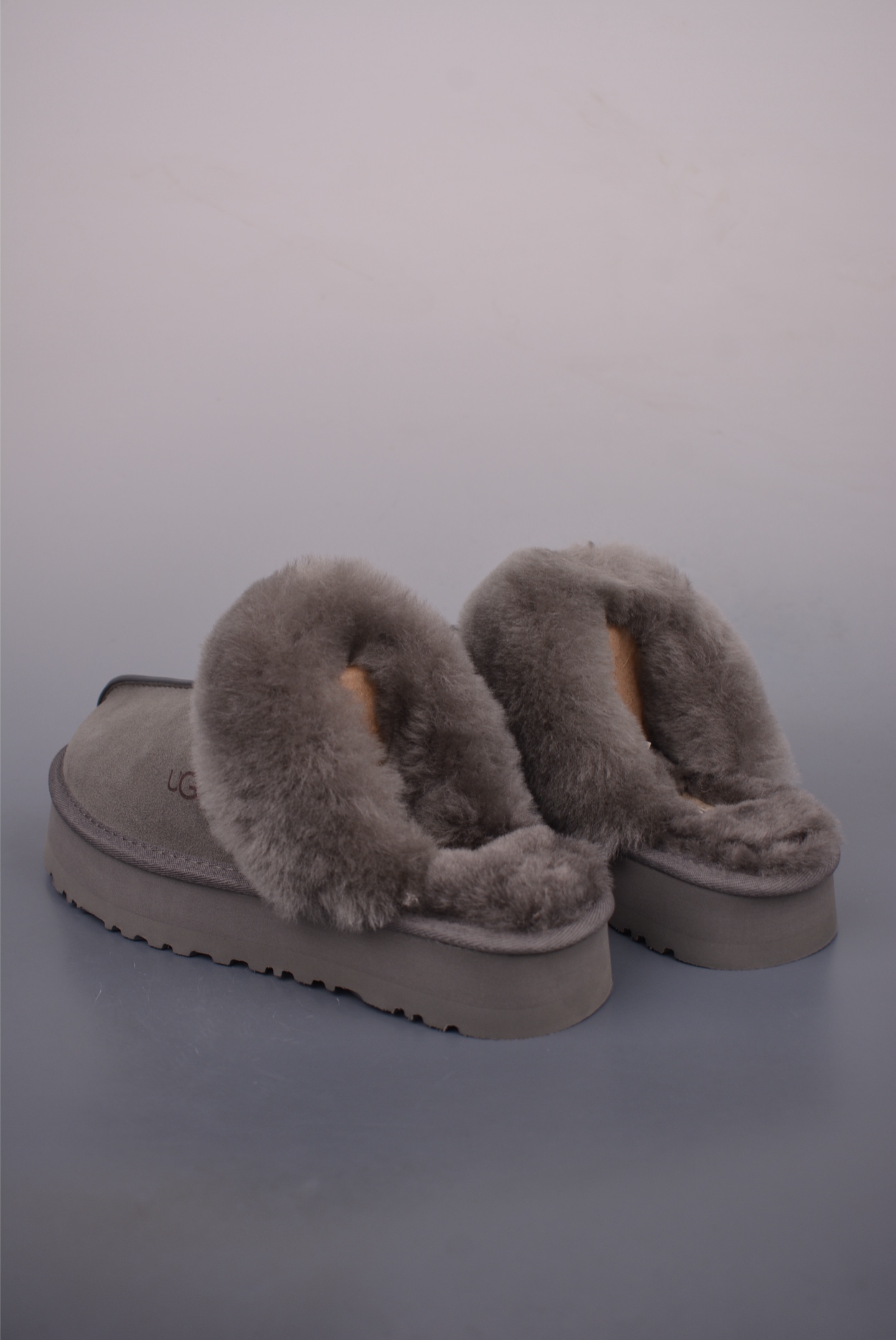 UGG Women's Disquette Slipper - Cozy Sheepskin Lining, Lightweight Platform 3 i1761045424405 9038 0 1