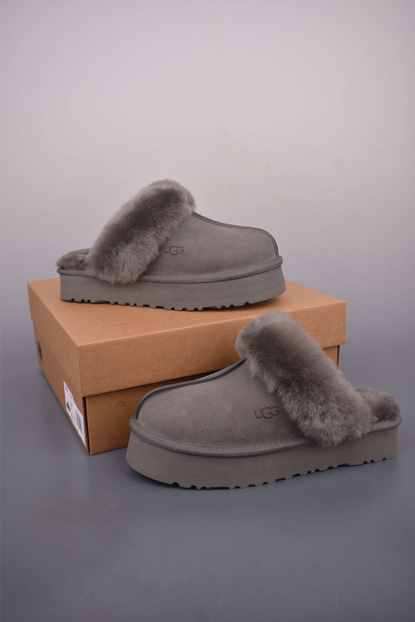 UGG Women's Disquette Slipper - Cozy Sheepskin Lining, Lightweight Platform 6 i1761045424434 3453 0 4