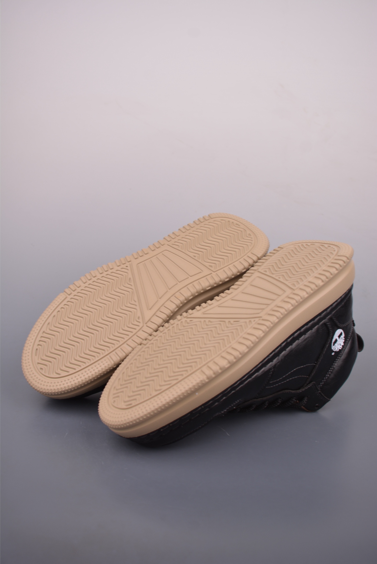 220 Timberland添柏岚/天伯伦 经典款 23ss新款中帮 TB99858