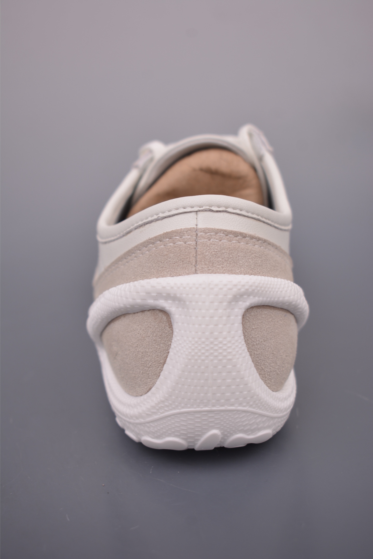 ECCO Women's Retro Street Style Sneakers - Classic, Versatile, and Comfortable 4 i1761046600685 6821 0 3
