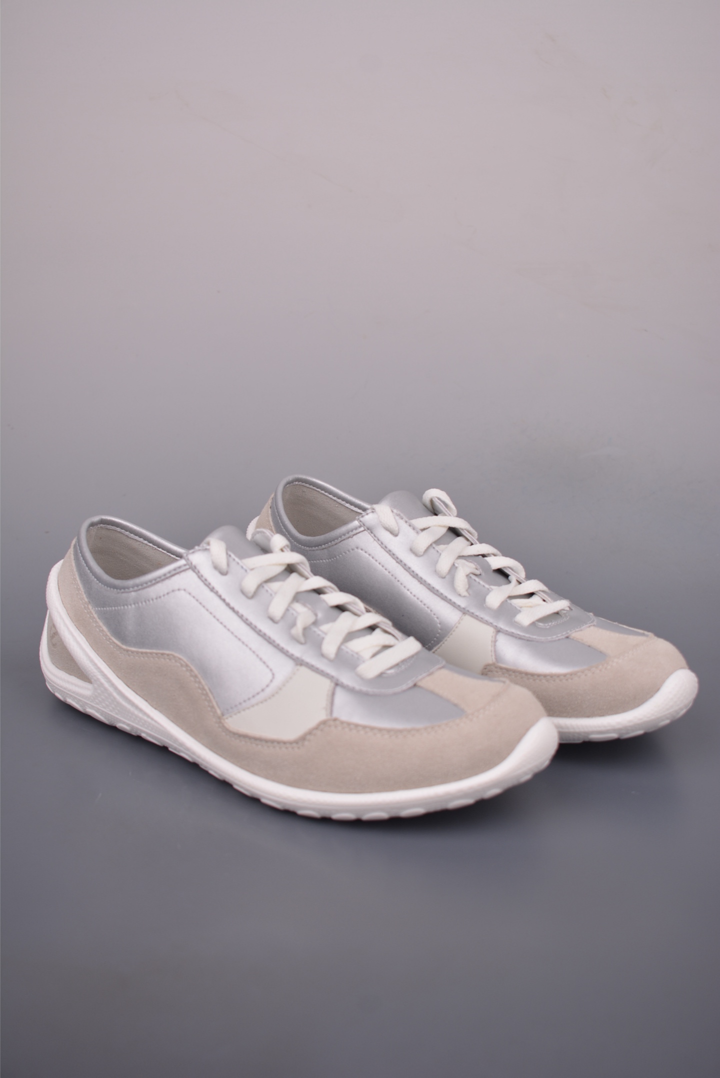 ECCO Women's Silver Leather Lace-Up Sneakers Comfortable and Stylish Shoes