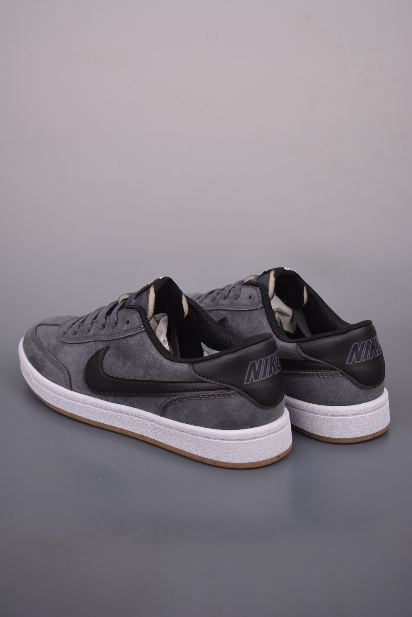 Nike SB FC Classic Suede Skate Shoes - Lightweight, Durable, and Comfortable 2 i1761084014735 275 0 1