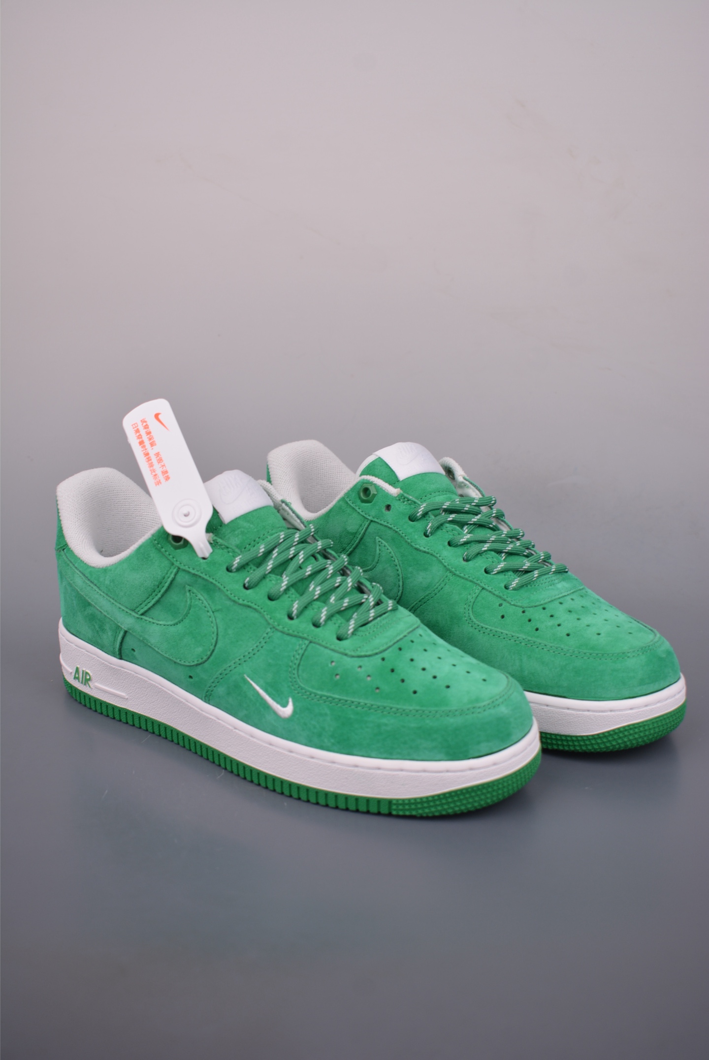 💰200 
Nike Air Force 1 Low 绿白
原楦头原纸板 打造纯正空军版型
专注外贸渠道 全掌内置蜂窝气垫 
原盒配件 原厂中底钢印、拉帮完美   
官方货号: DY9867 0041526
Size： 36 36.5 37.5 38 38.5 39 40 40.5 41 42 42.5 43 44 45