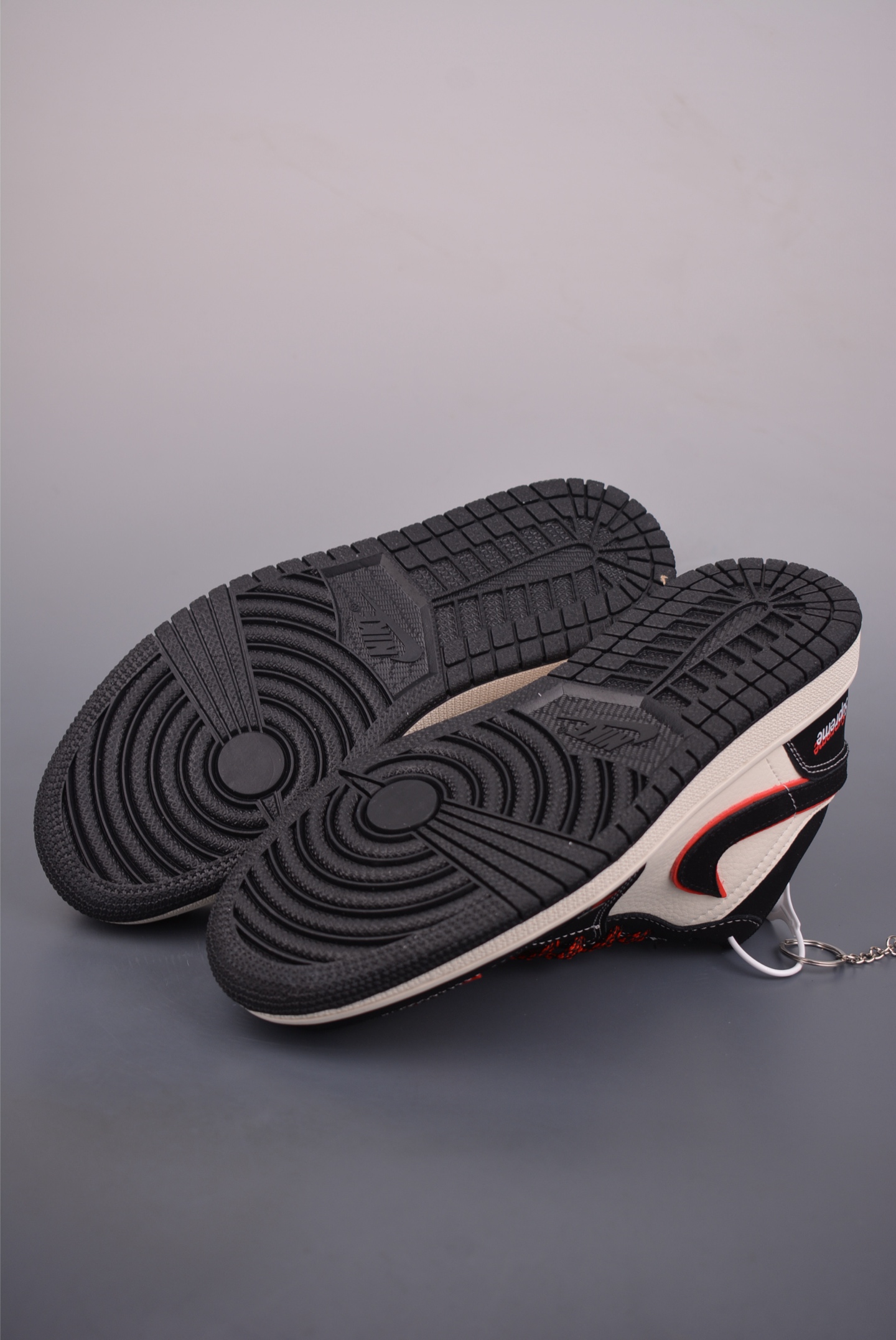 280 Nike Jordan Air Jordan 1 Supreme联名 QJ2025-002