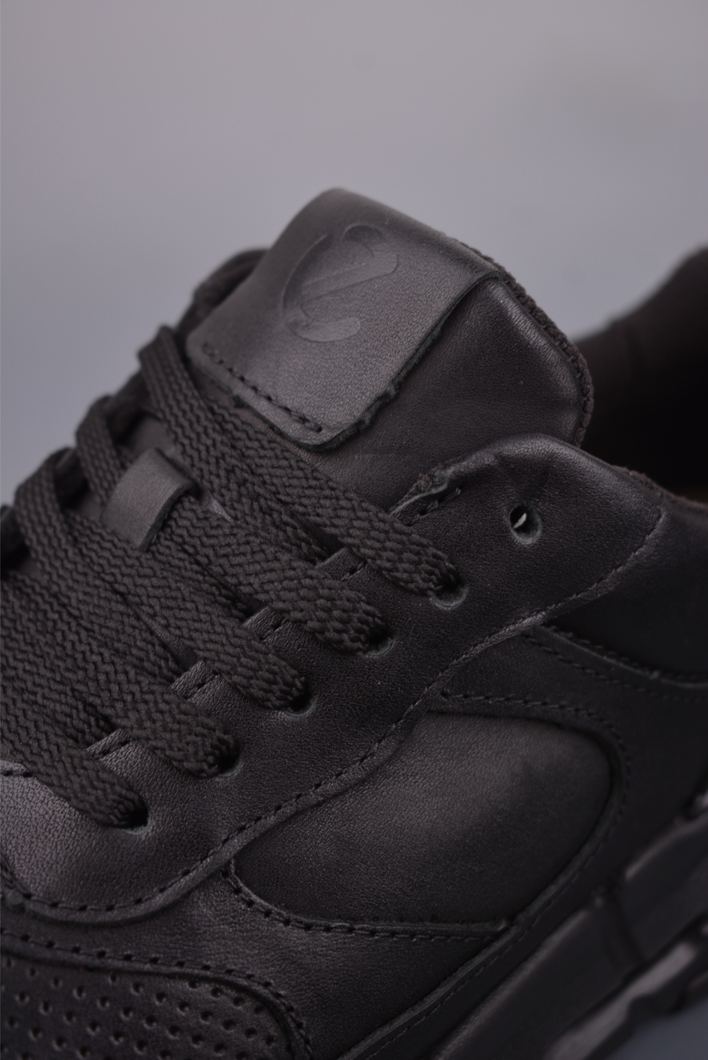 320 ECCO爱步休闲鞋秋 25年新款时尚德训鞋 经典百搭板鞋 28720