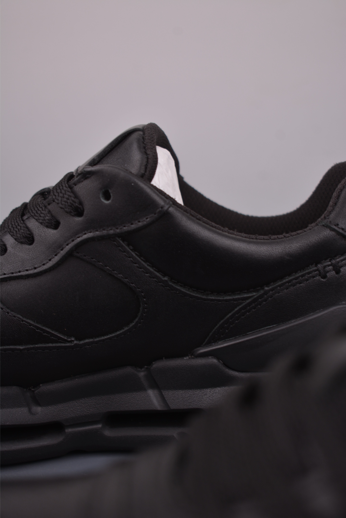 320 ECCO爱步休闲鞋秋 25年新款时尚德训鞋 经典百搭板鞋 28720