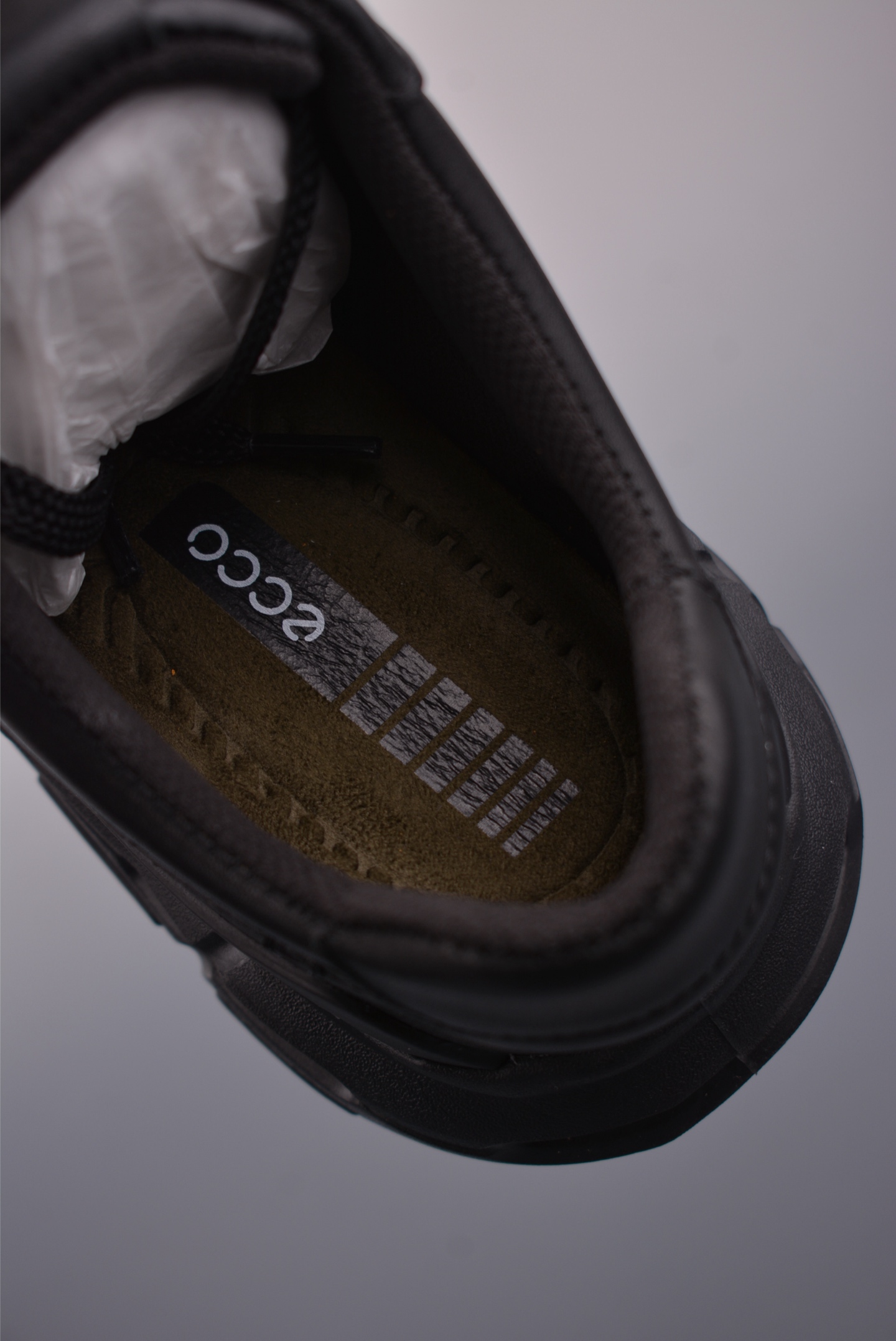 320 ECCO爱步休闲鞋秋 25年新款时尚德训鞋 经典百搭板鞋 28720