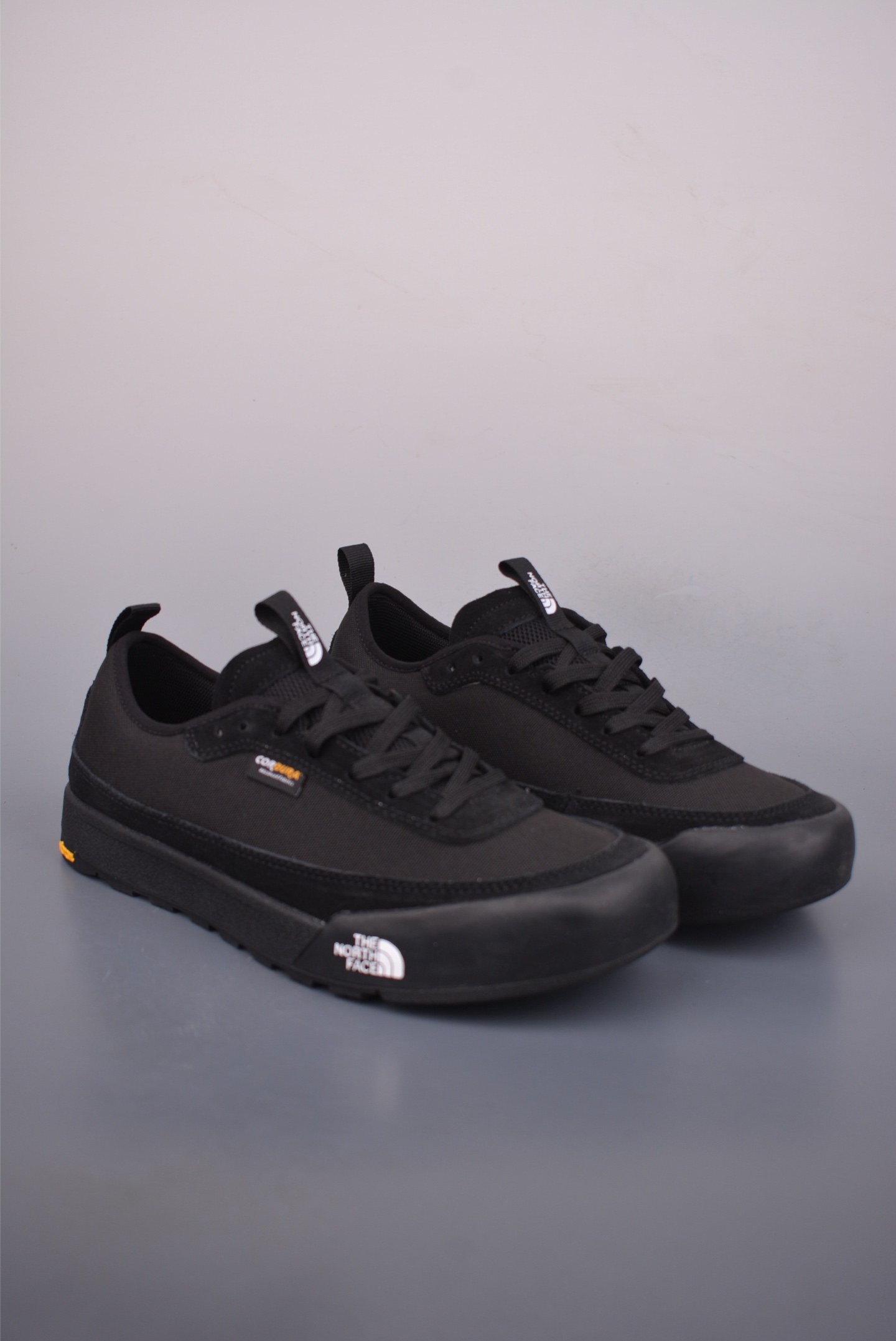 北面THE MEN'S HEDGEHOG FUTURELIGHT 舒适户外运动越野登山鞋 实拍首发 专门为鞋底设计的橡胶以出色的耐磨性 鞋底采用Vibram大底 良好的防滑性 官方货号: A83N32415