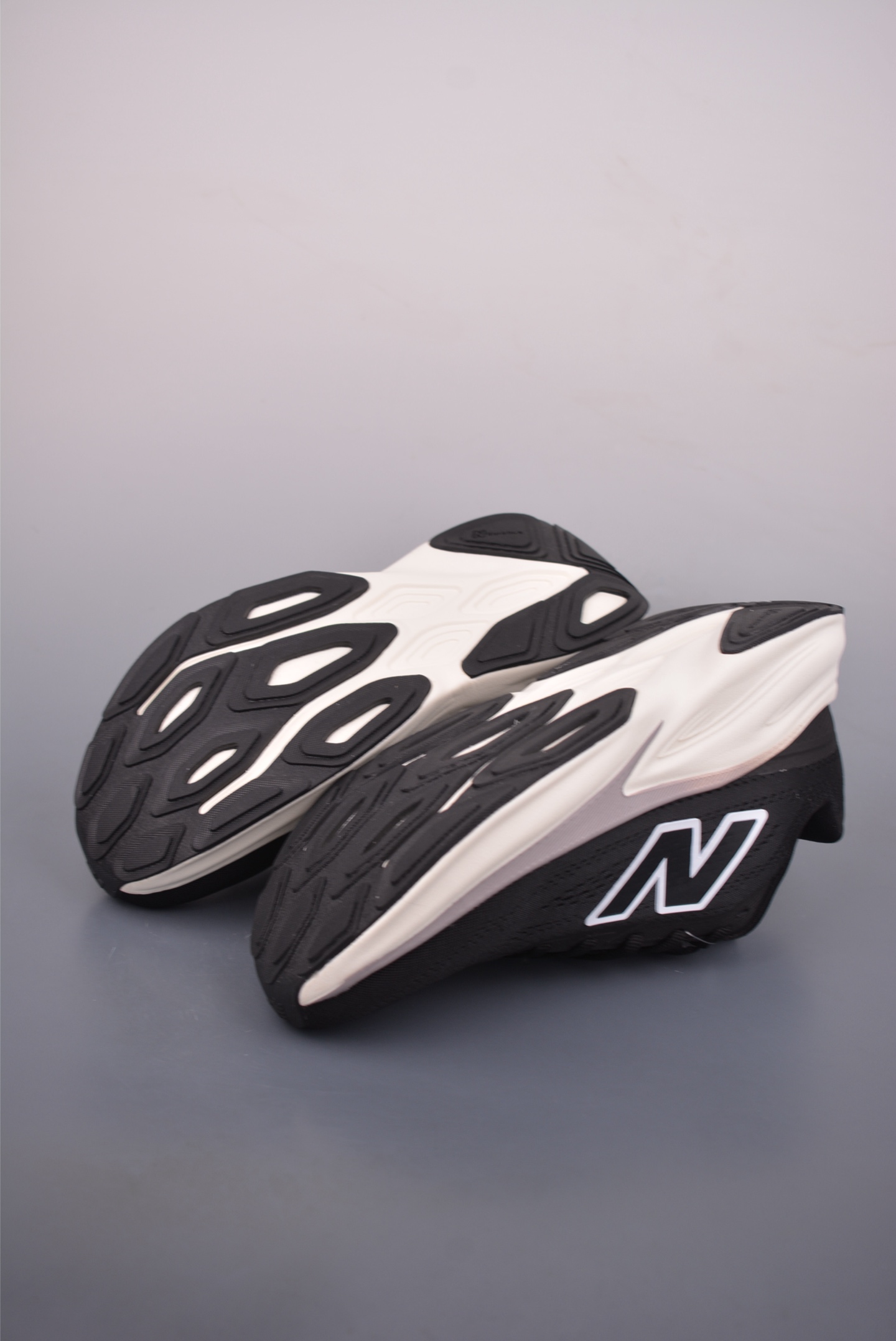 200 New Balance NB FuelCell Supercomp NB跑步鞋 MMOR68