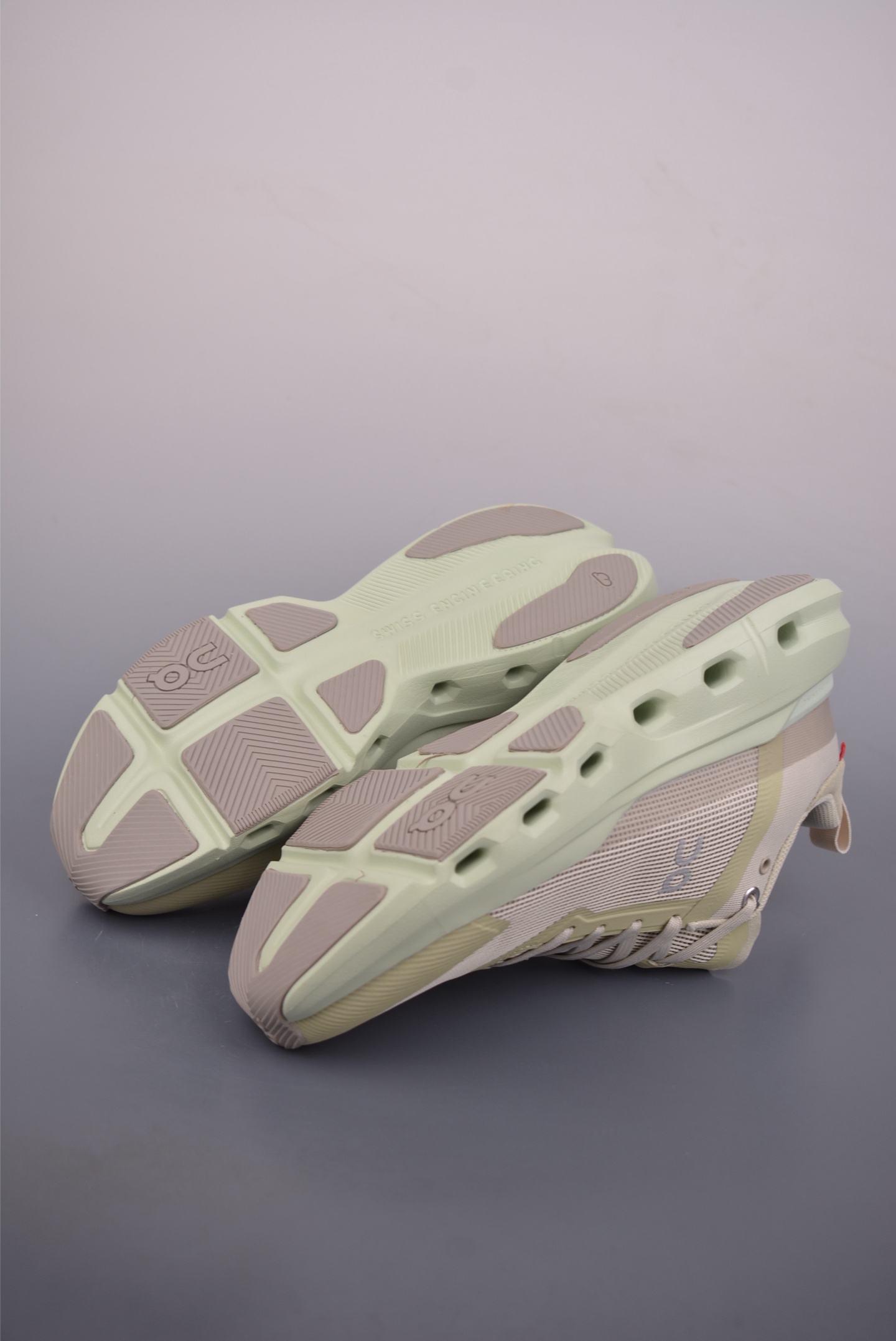 170 On昂跑 Cloud X 4 户外街头机能风跑步鞋 Cloud Hi Edge户外机能融合街头潮流 3WF3032431