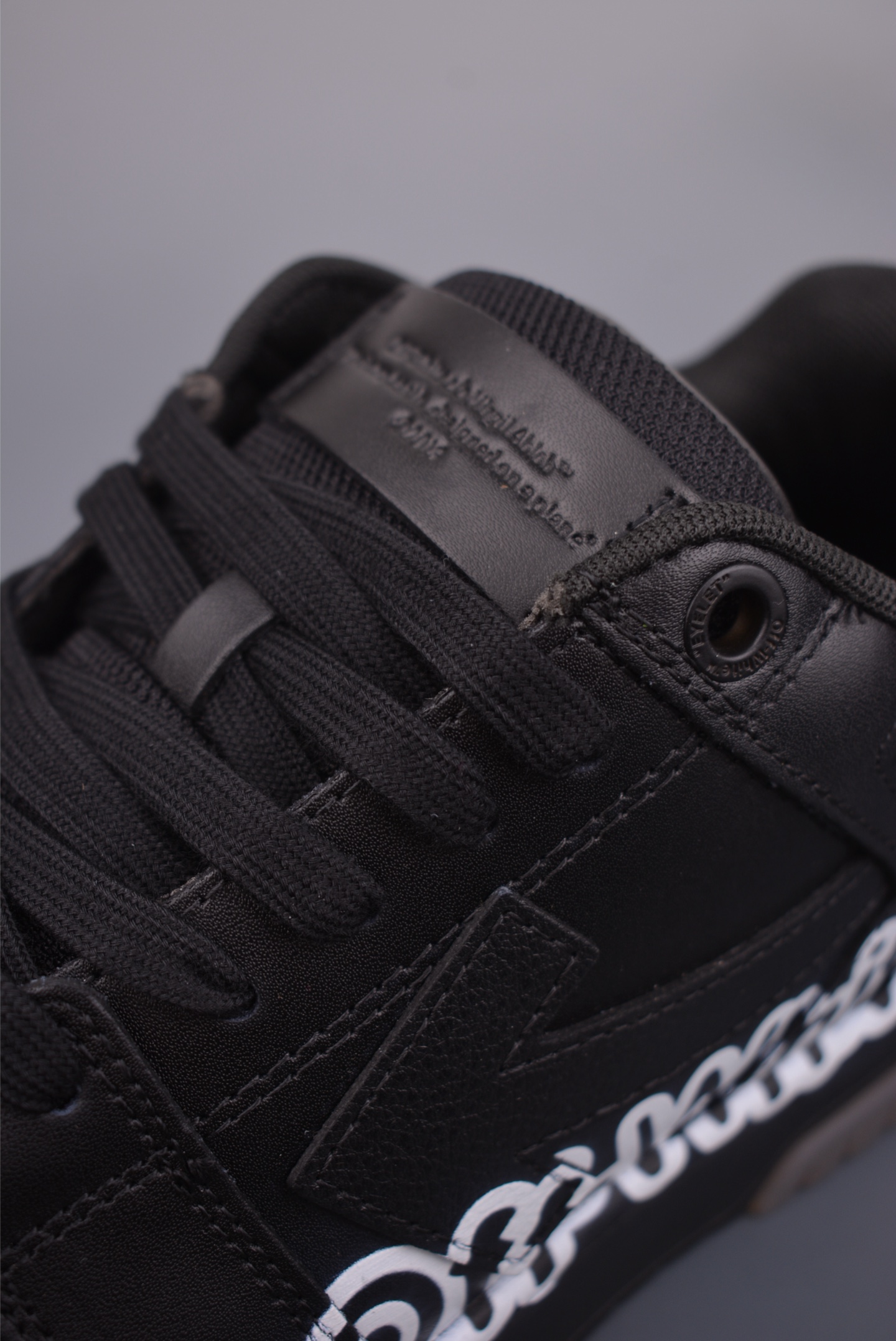 350 OFF-WHITE Out Of Office 低帮系带时尚板鞋 OMIA189S22LEA0041001