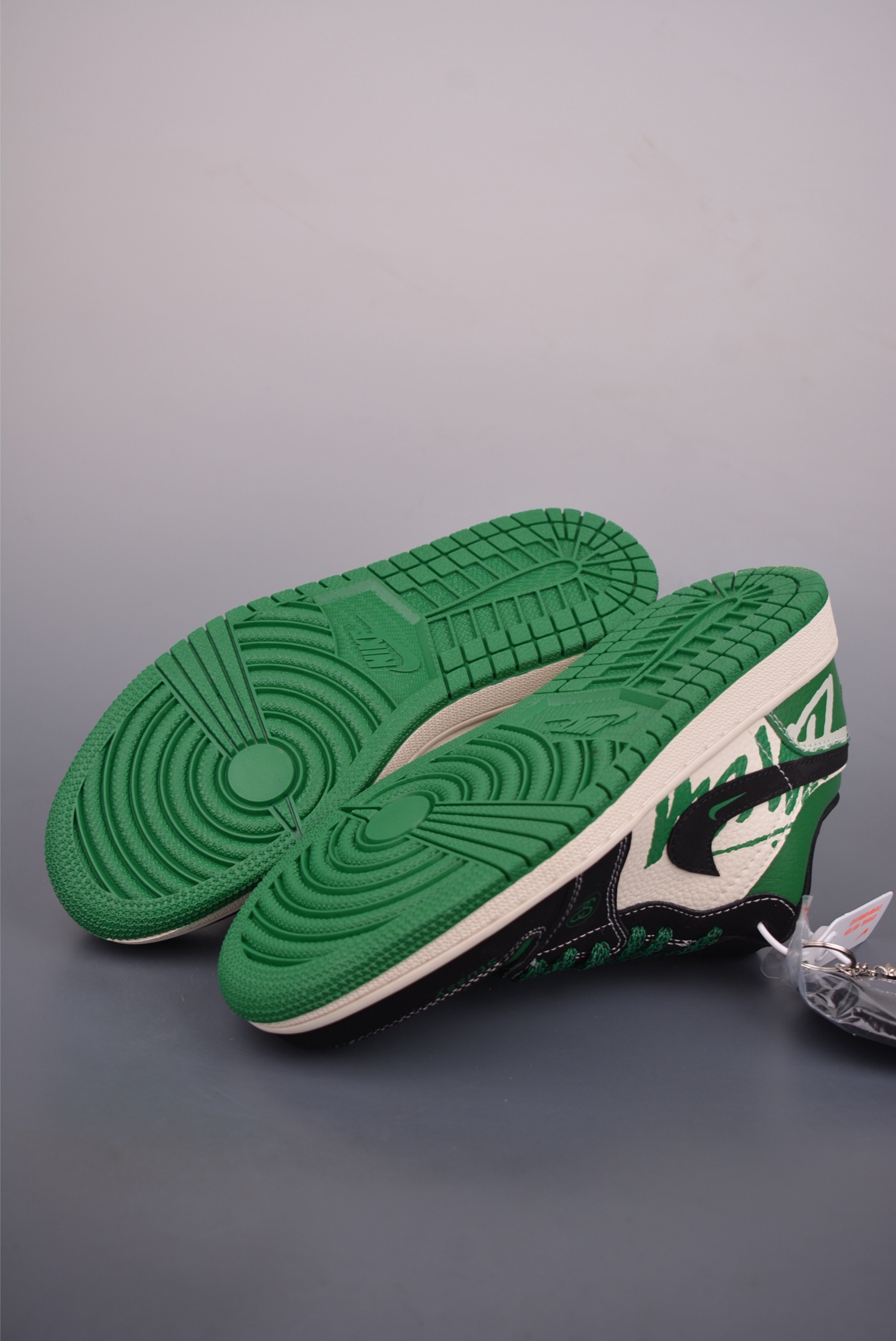 280 Nike Jordan Air Jordan 1 Stussy联名 QJ1988-004