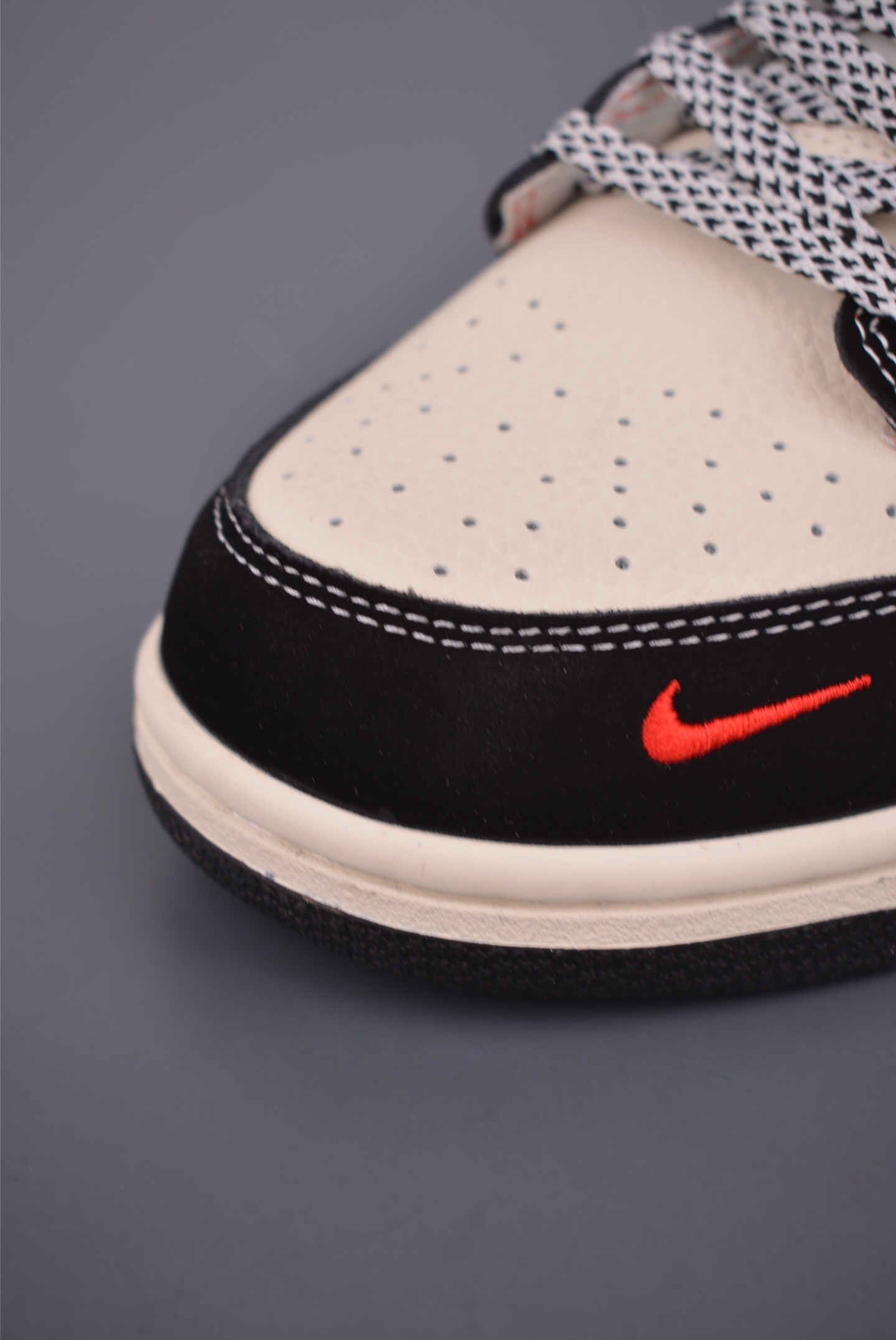 280 Nike SB Dunk Low 子弹 SR8888-010