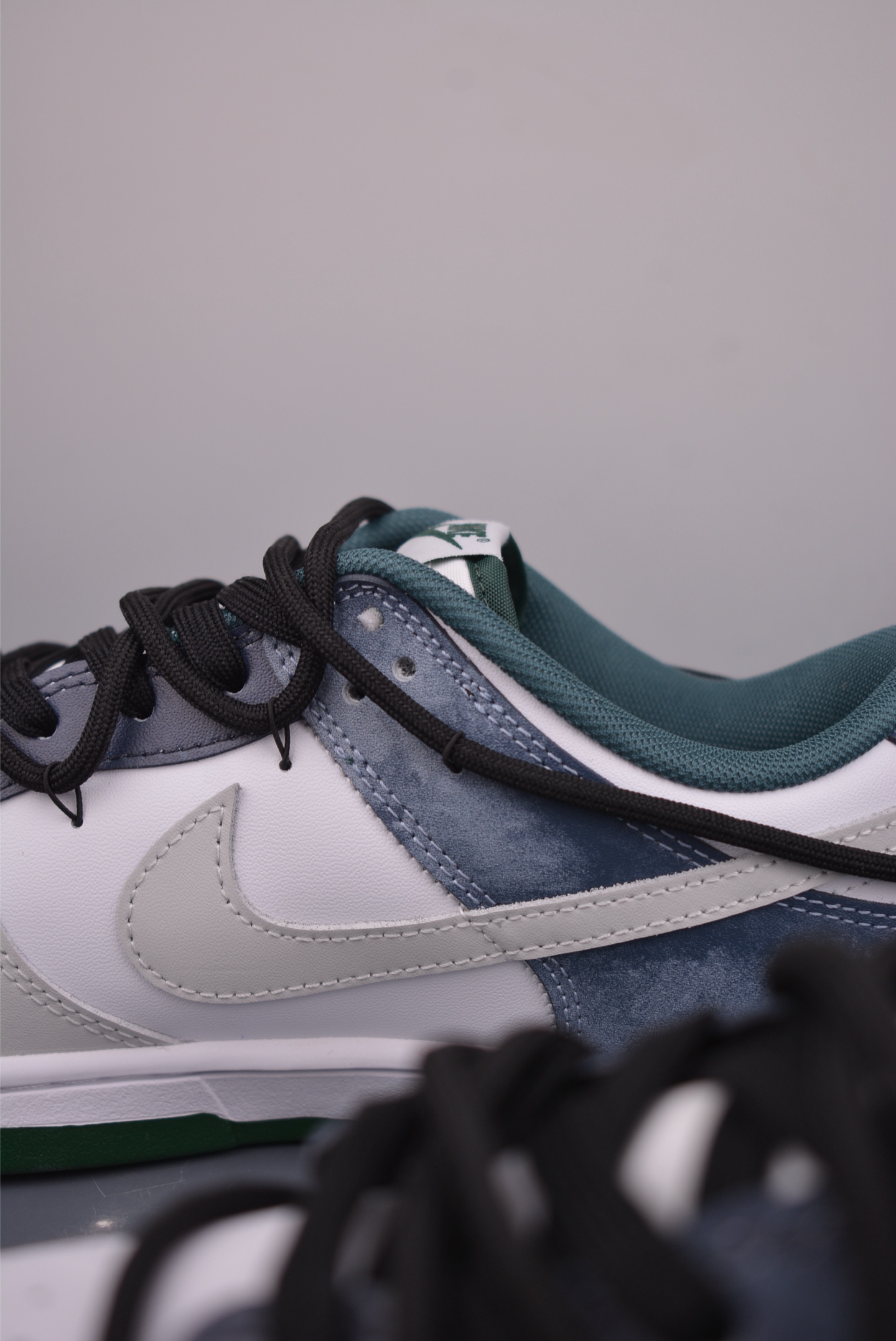 280 Nike SB Dunk Low 解构绑带 DV0833-111