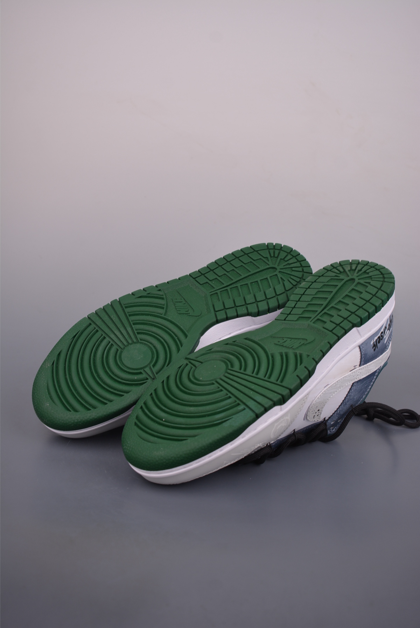 280 Nike SB Dunk Low 解构绑带 DV0833-111