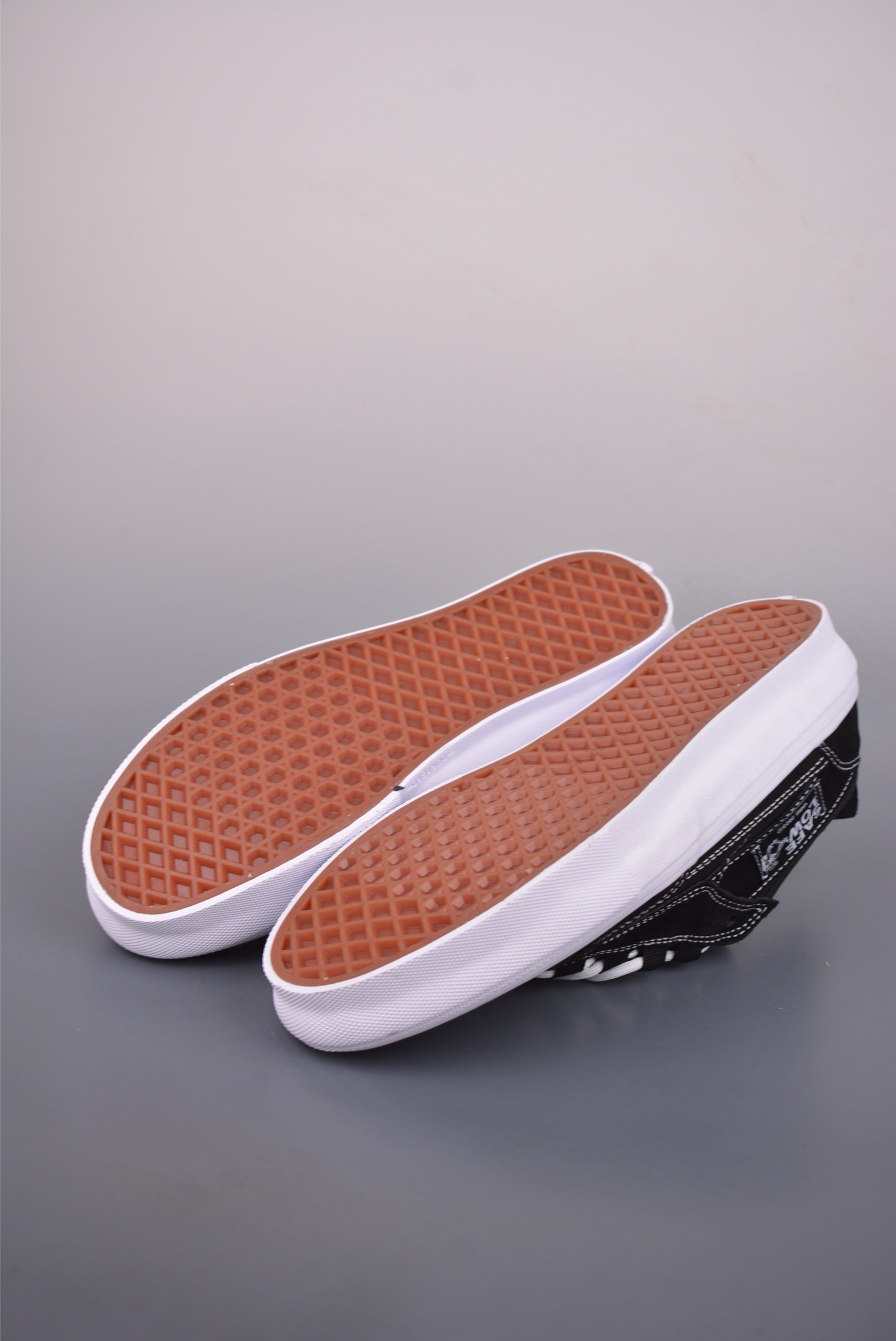 180 Vans Skate Safe Low 黑白 哈弗低帮轻便滑板鞋 VN000EEHBKA