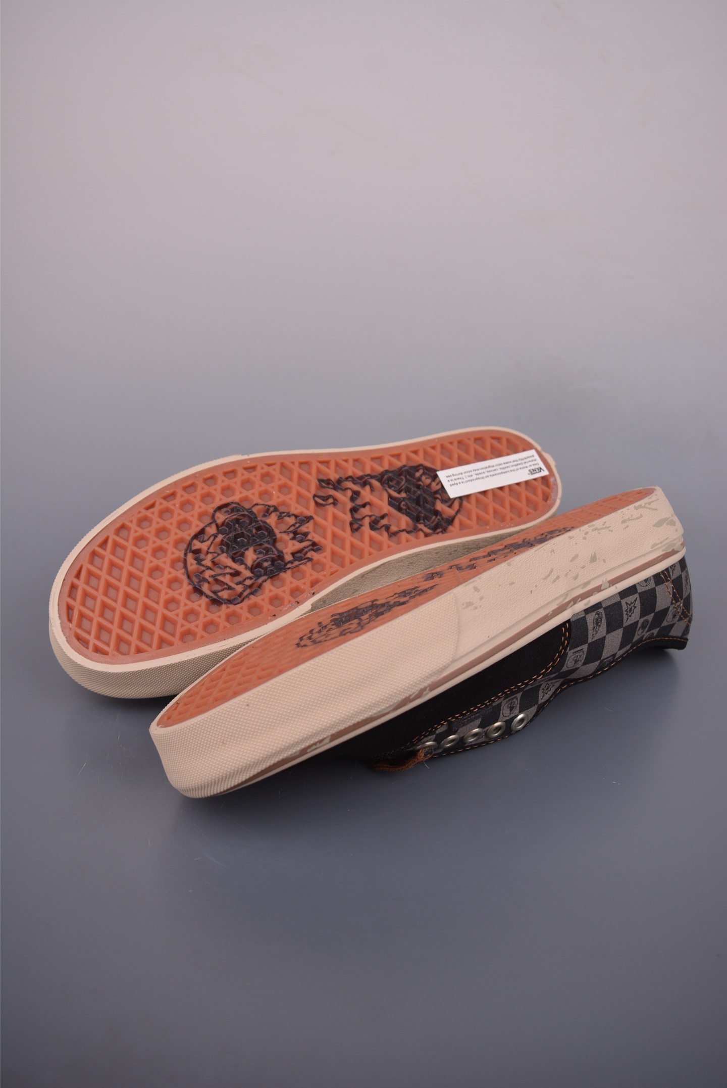 150 Vans Authentic SPACE MOLLY x 泡泡玛特 POP MA 联名款 VN000EGAQ3Y