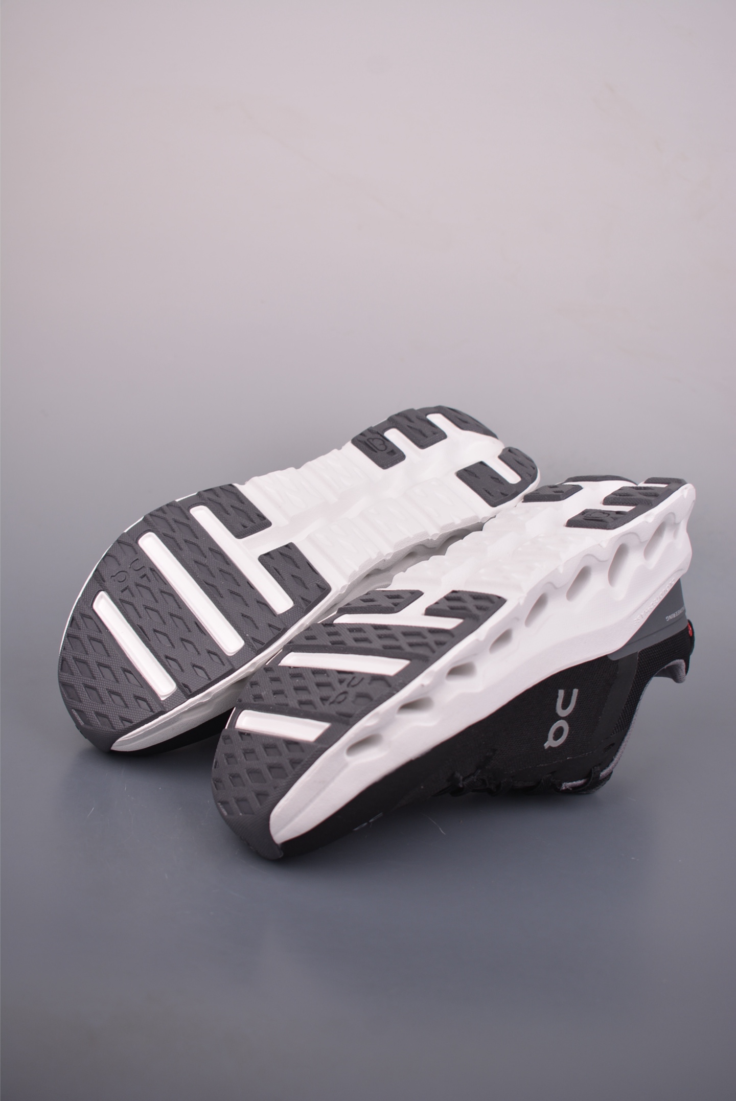 180 On昂跑 Cloudleap 户外街头机能风跑步鞋 Cloud Hi Edge户外机能融合街头潮流 3YF10040