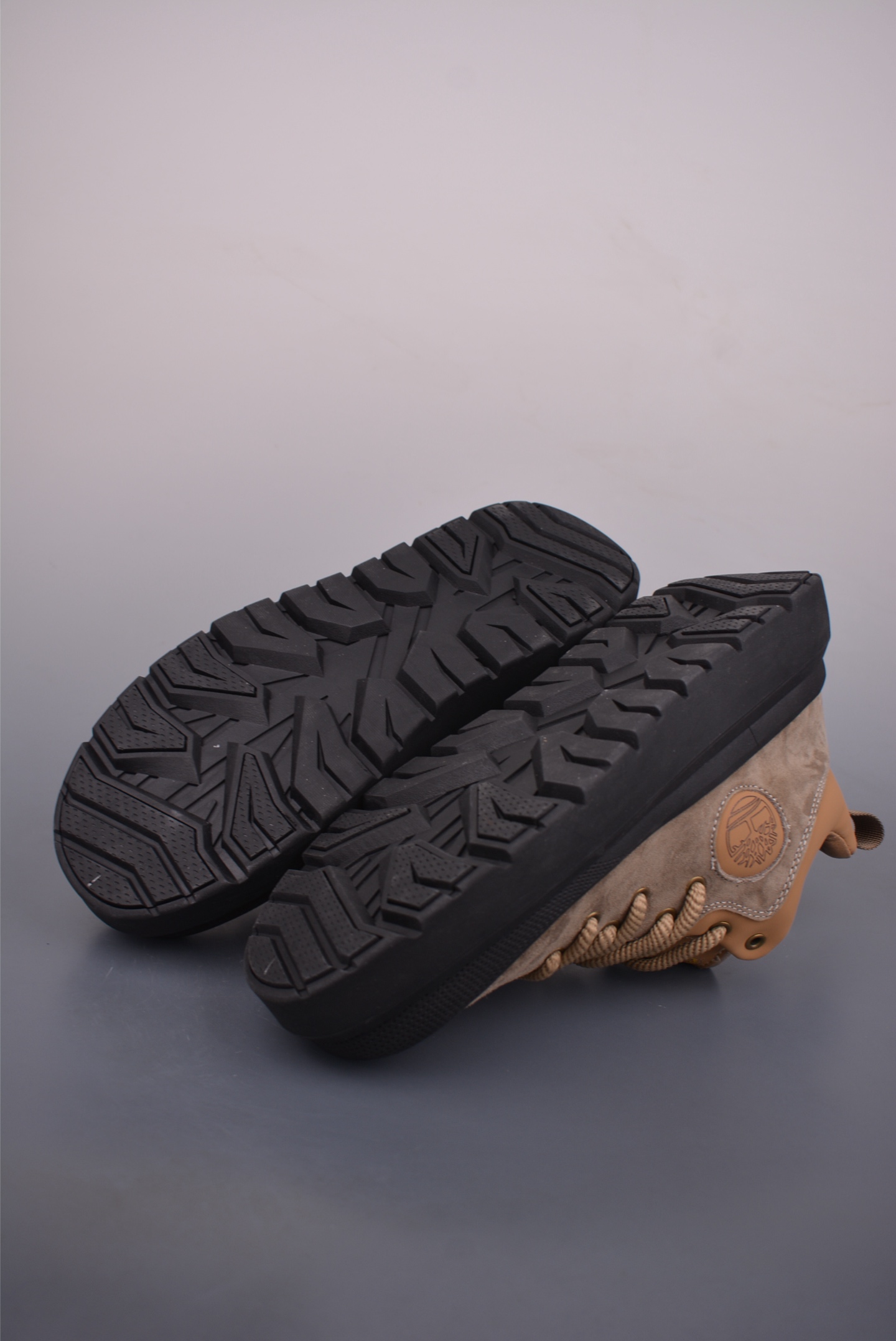 260 Timberland添柏岚/天伯伦 经典款 23ss新款中帮 TB251023