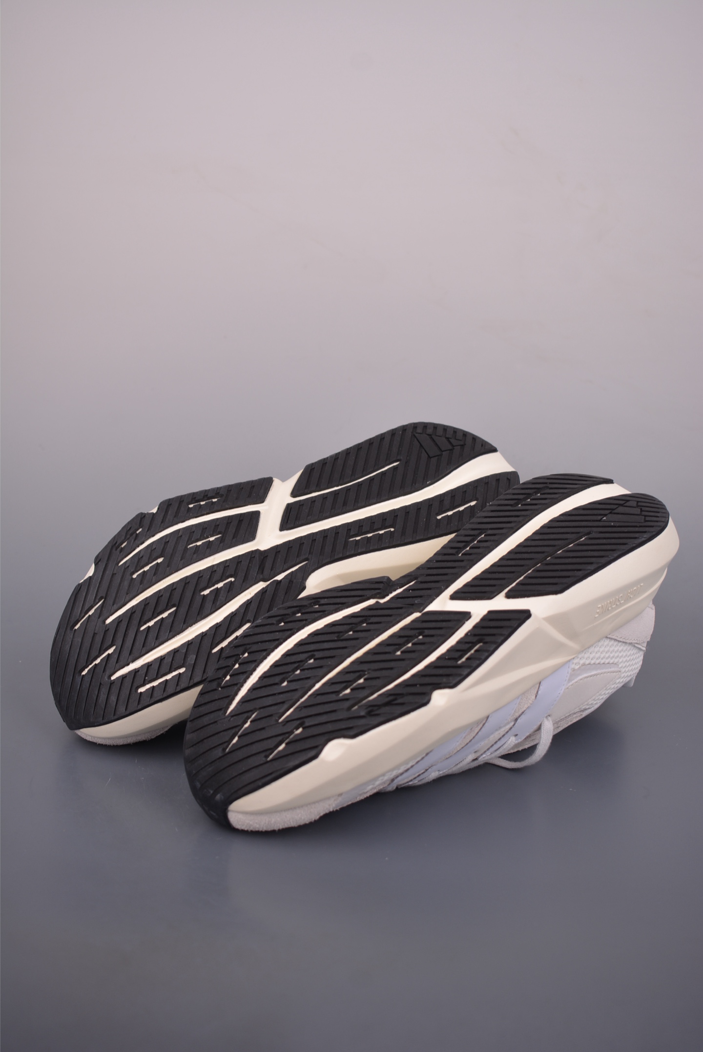 180 Adidas Lightblaze 阿迪透气跑步鞋 麂皮网面拼接 JH6942