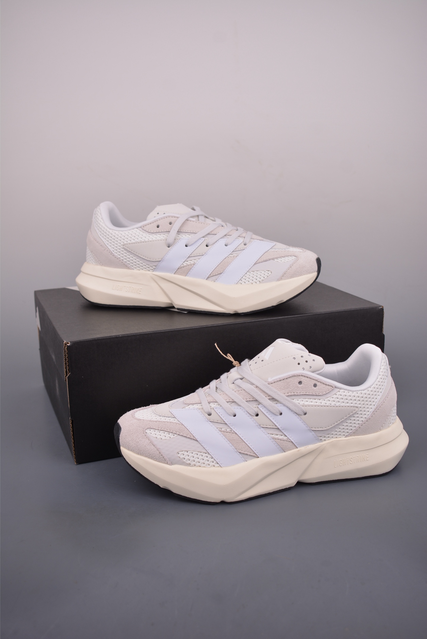 180 Adidas Lightblaze 阿迪透气跑步鞋 麂皮网面拼接 JH6942