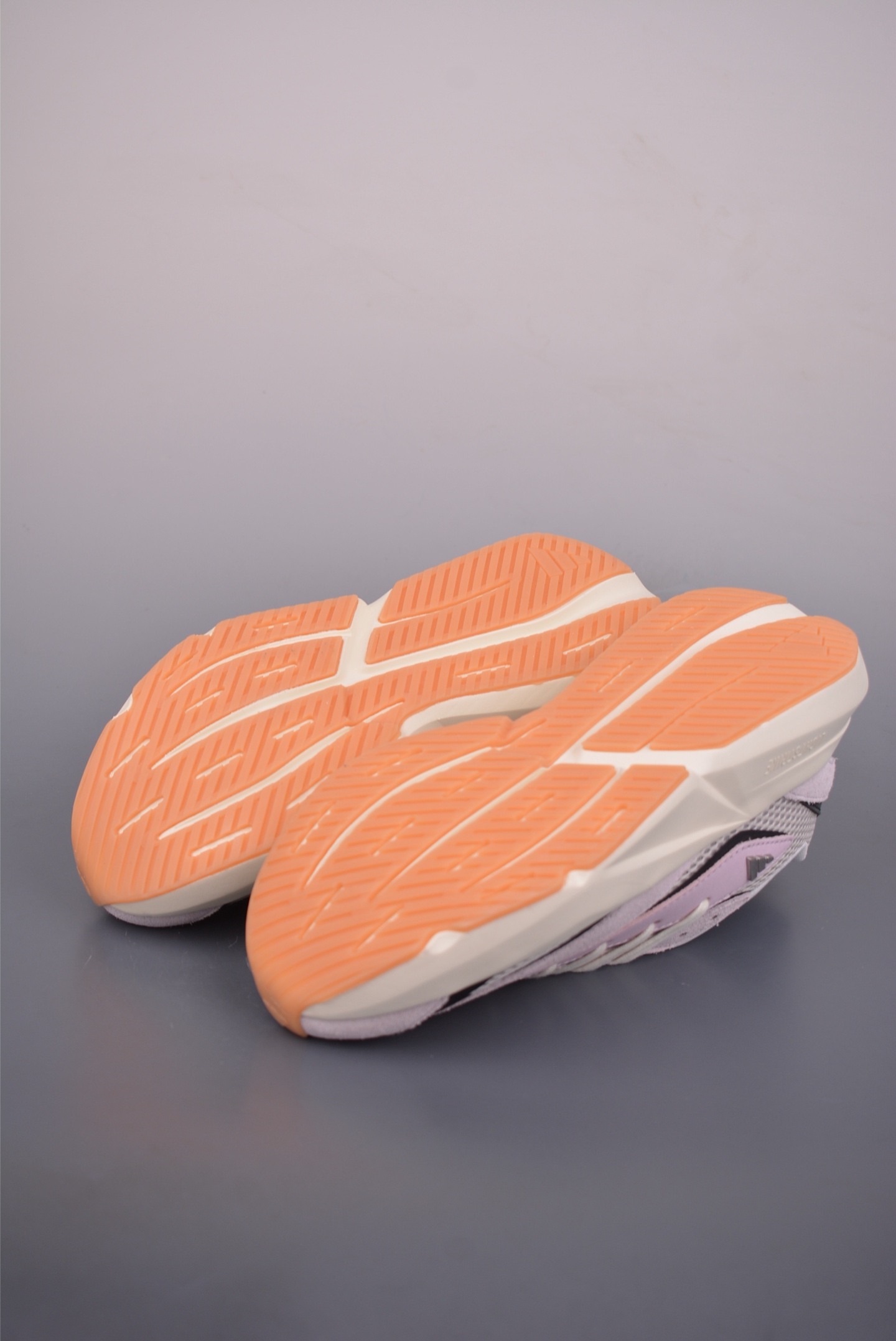 180 Adidas Lightblaze 阿迪透气跑步鞋 麂皮网面拼接 纯原版本 简约舒适防滑耐磨低帮 休闲老爹鞋 J09971