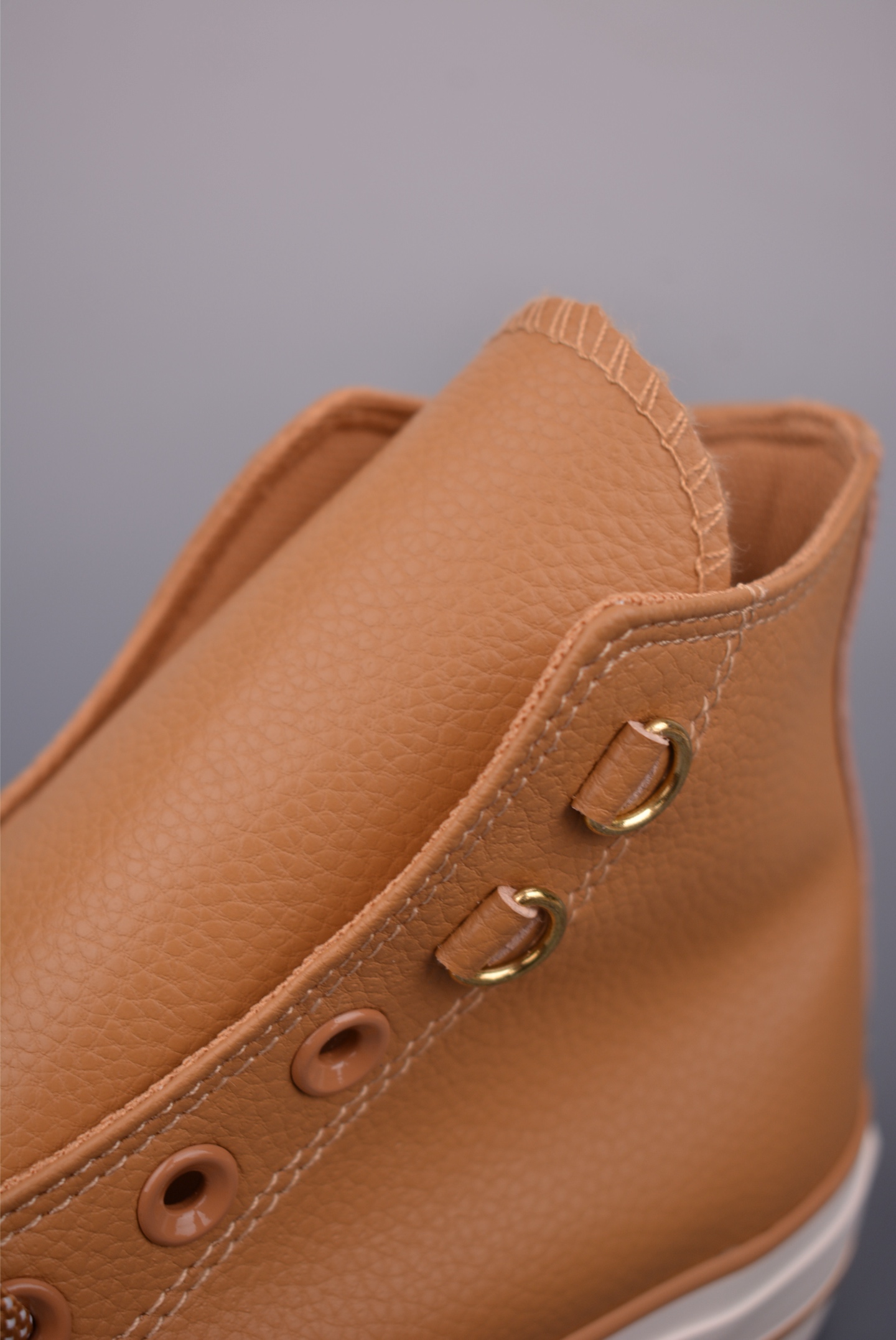 140 Converse All LIFT 厚底皮面鞋 鞋款色调营造温馨柔和氛围 A14517C 奶白色 A14518C 棕色