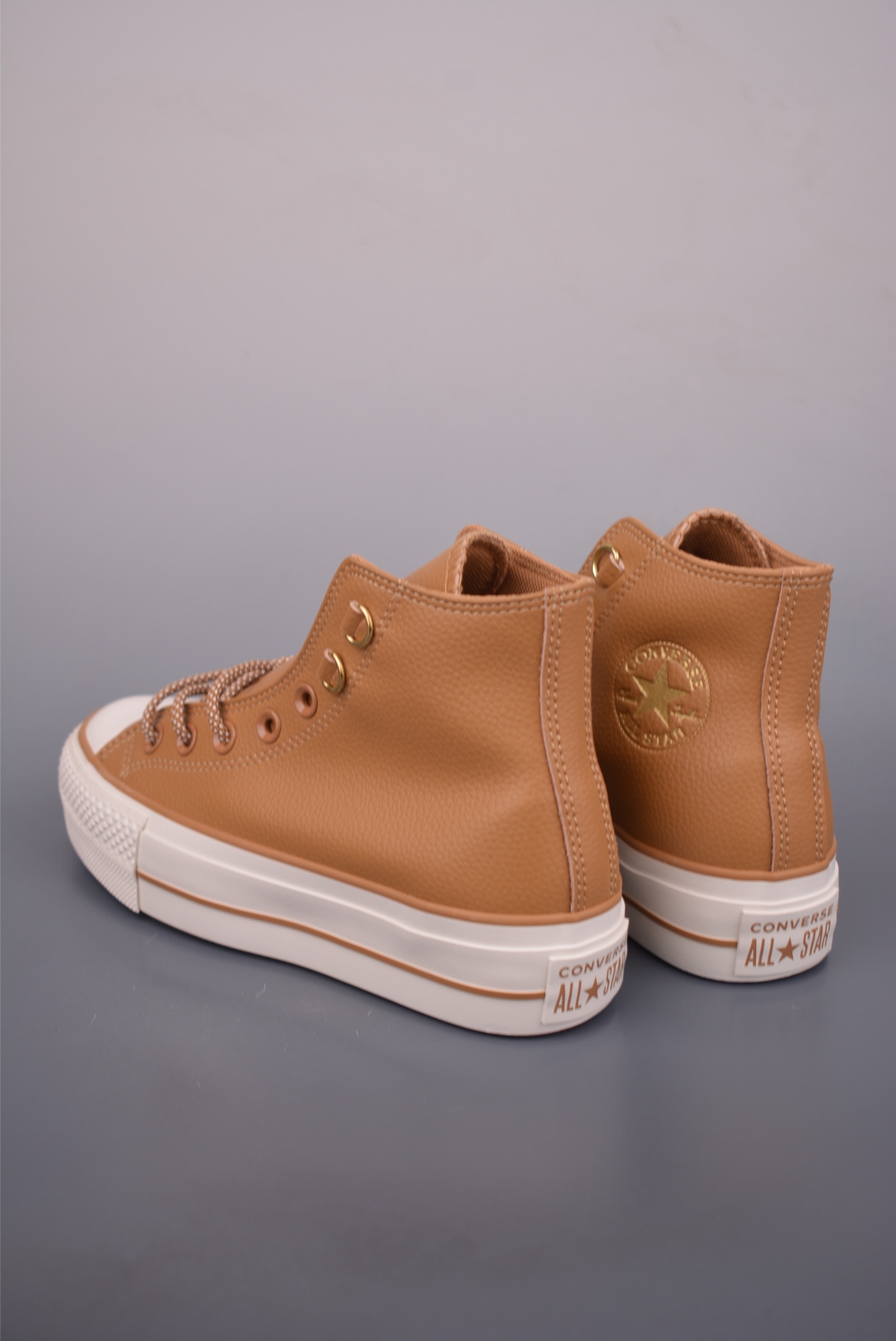 140 Converse All LIFT 厚底皮面鞋 鞋款色调营造温馨柔和氛围 A14517C 奶白色 A14518C 棕色