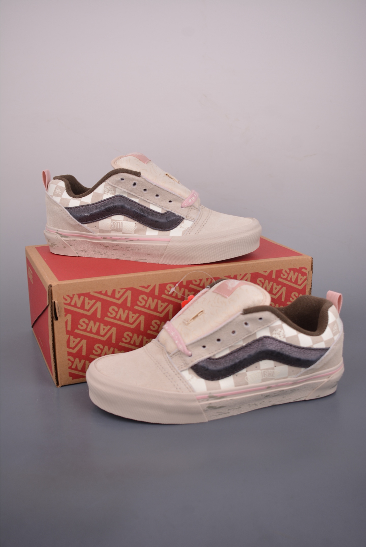 150 Vans Knu Skool SPACE MOLLY x 泡泡玛特 POP MA 联名款 VN000EE6