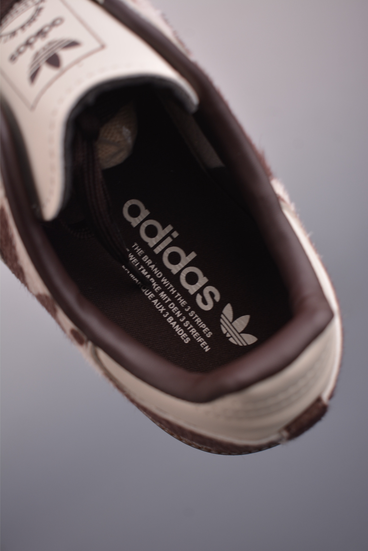 140 Adidas三叶草SAMBA W 休闲板鞋 KK2238