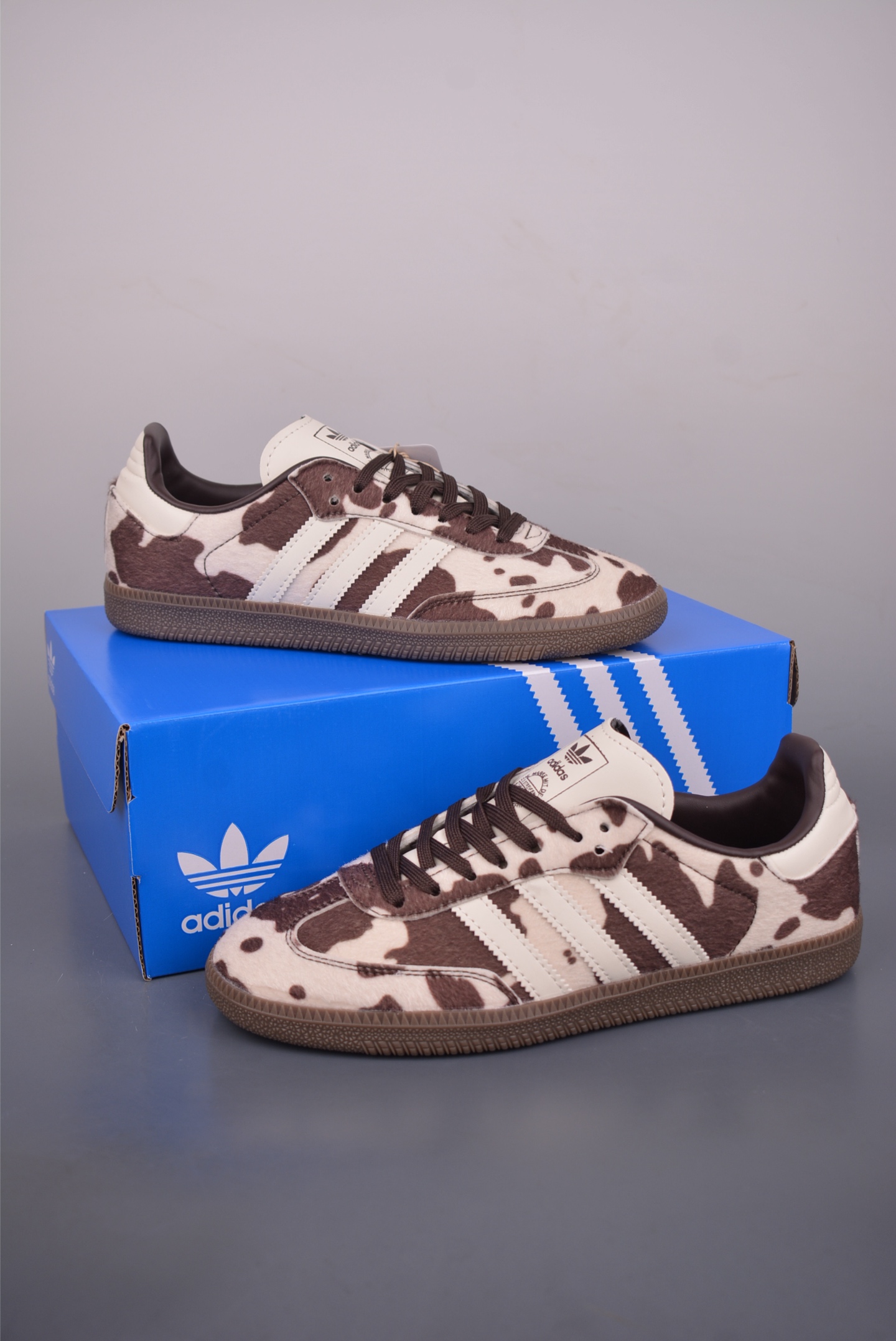 140 Adidas三叶草SAMBA W 休闲板鞋 KK2238