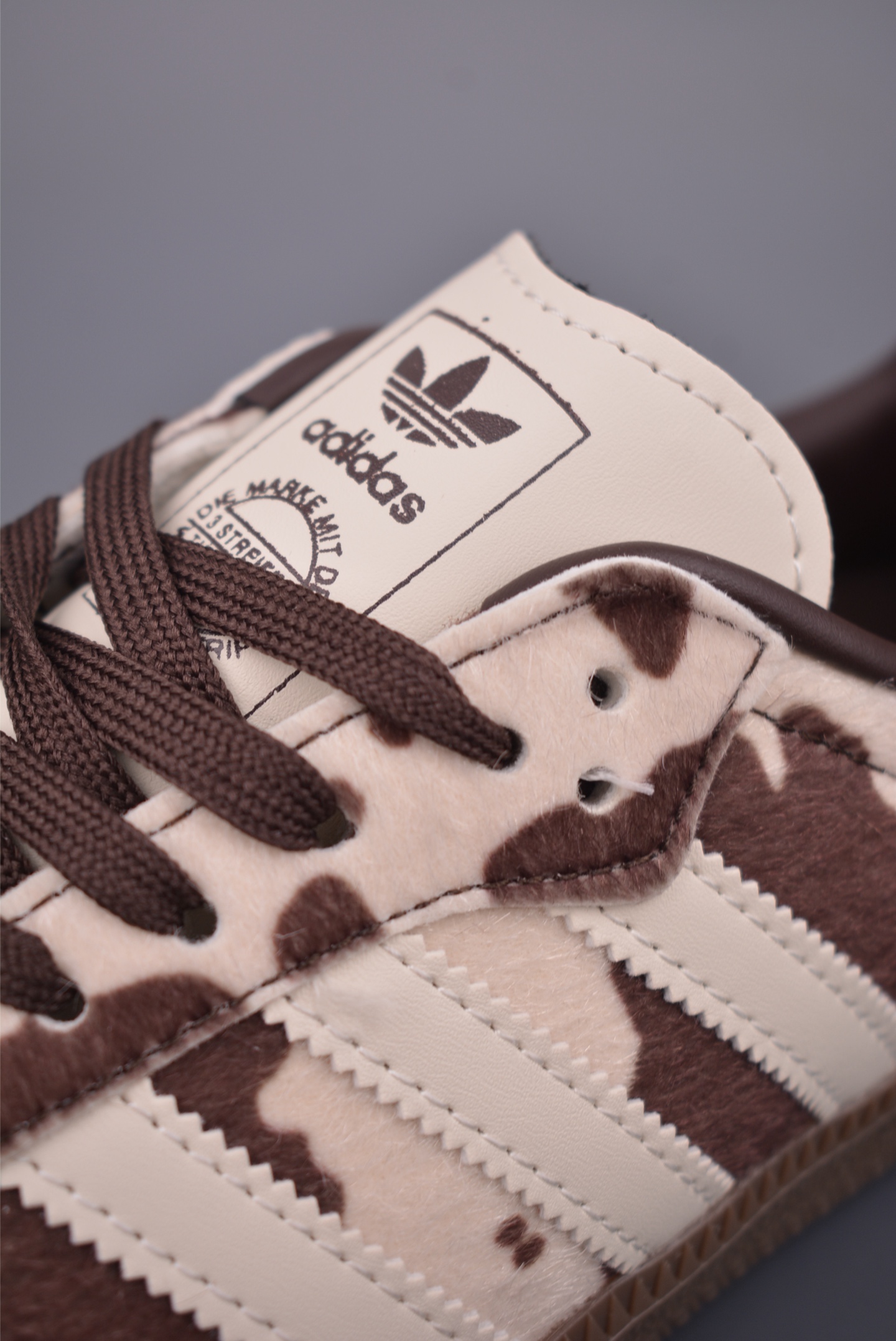 140 Adidas三叶草SAMBA W 休闲板鞋 KK2238